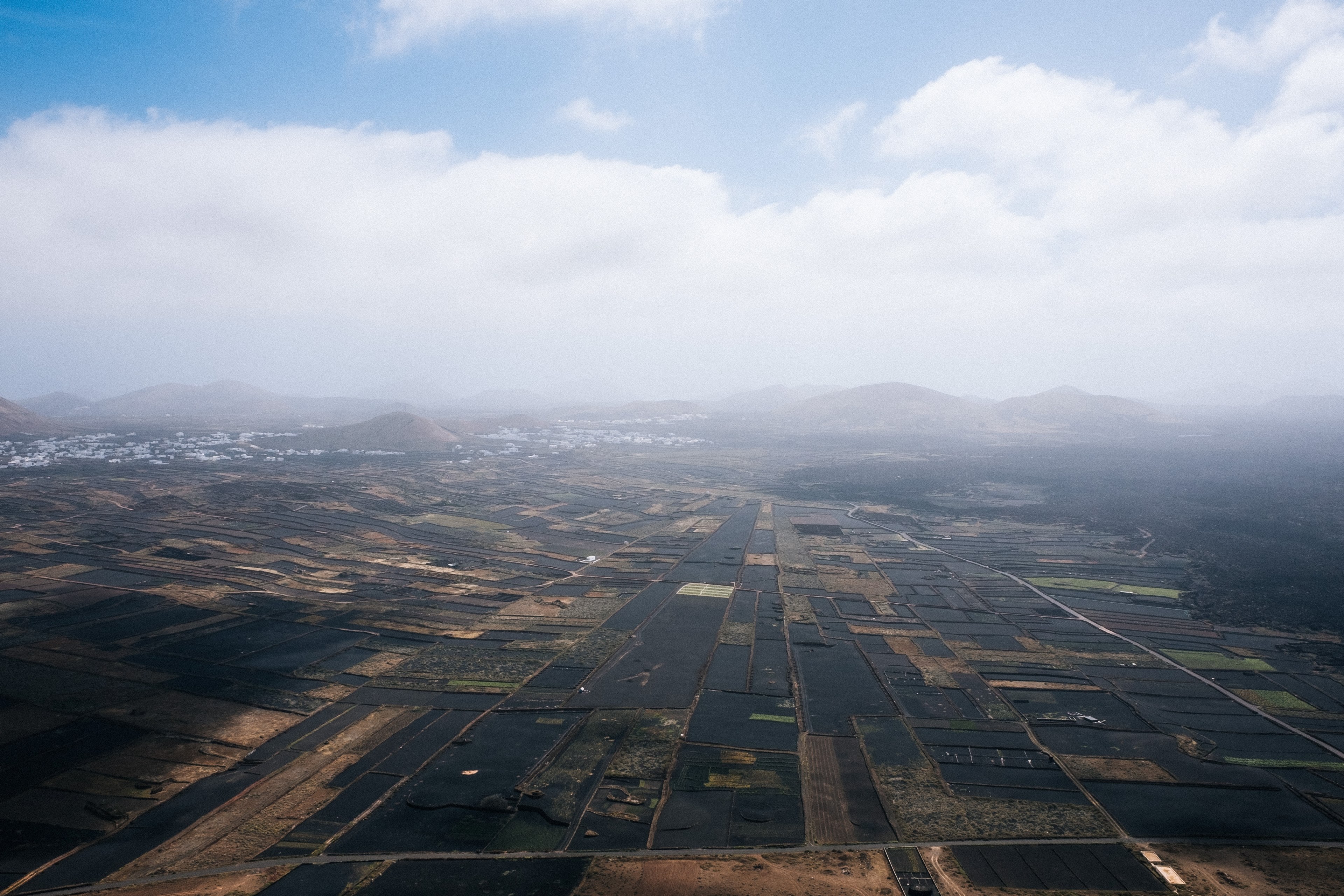 lanzarote volcano desert and grass 4k, HD Wallpaper