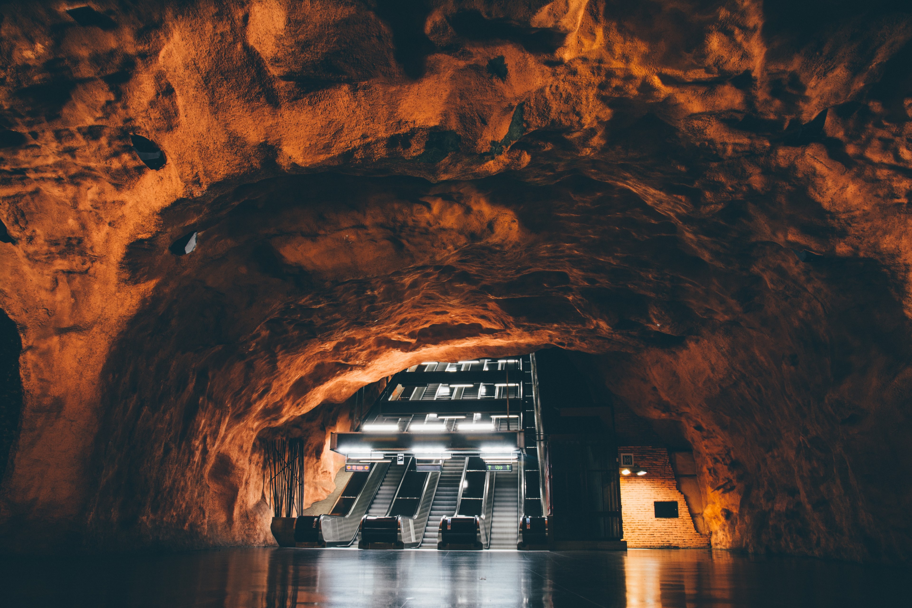 escalator metro station rdhuset and tunnel 4k, HD Wallpaper