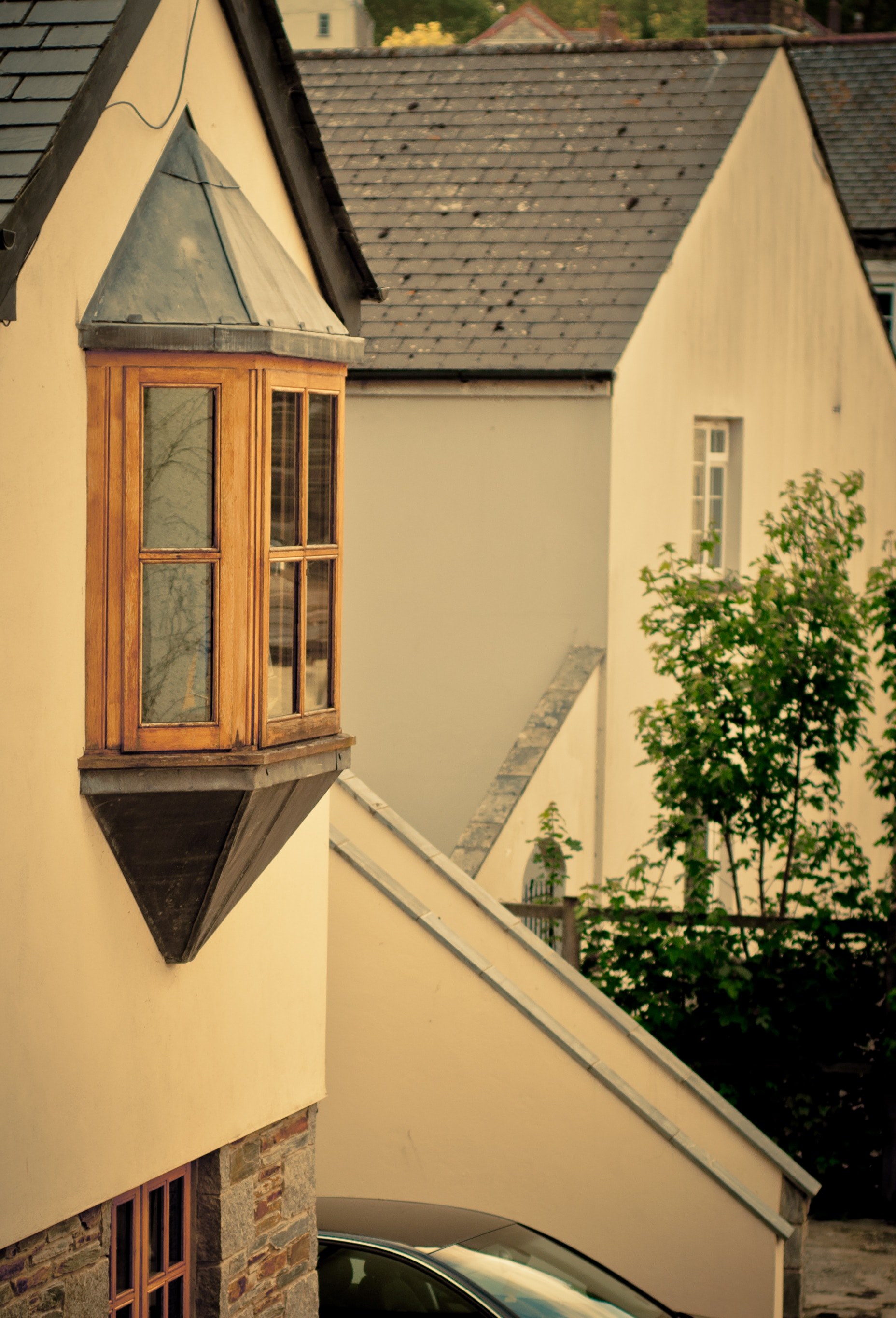 europe home outside and tree hd, 4k, Phone HD Wallpaper