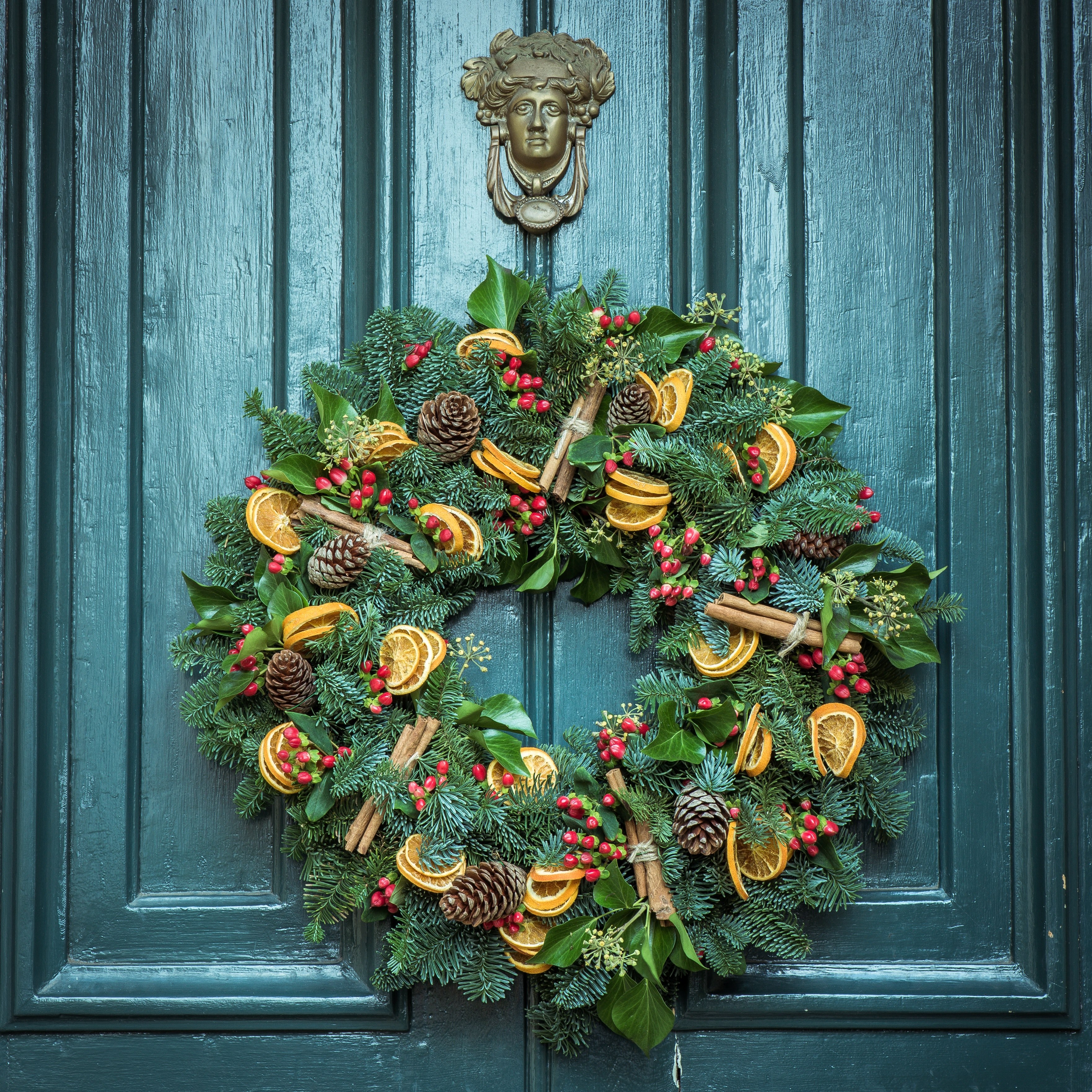 a festive fall foliage wreath hangs on a dark green door, fall foliage wreath on door 4k, HD Wallpaper