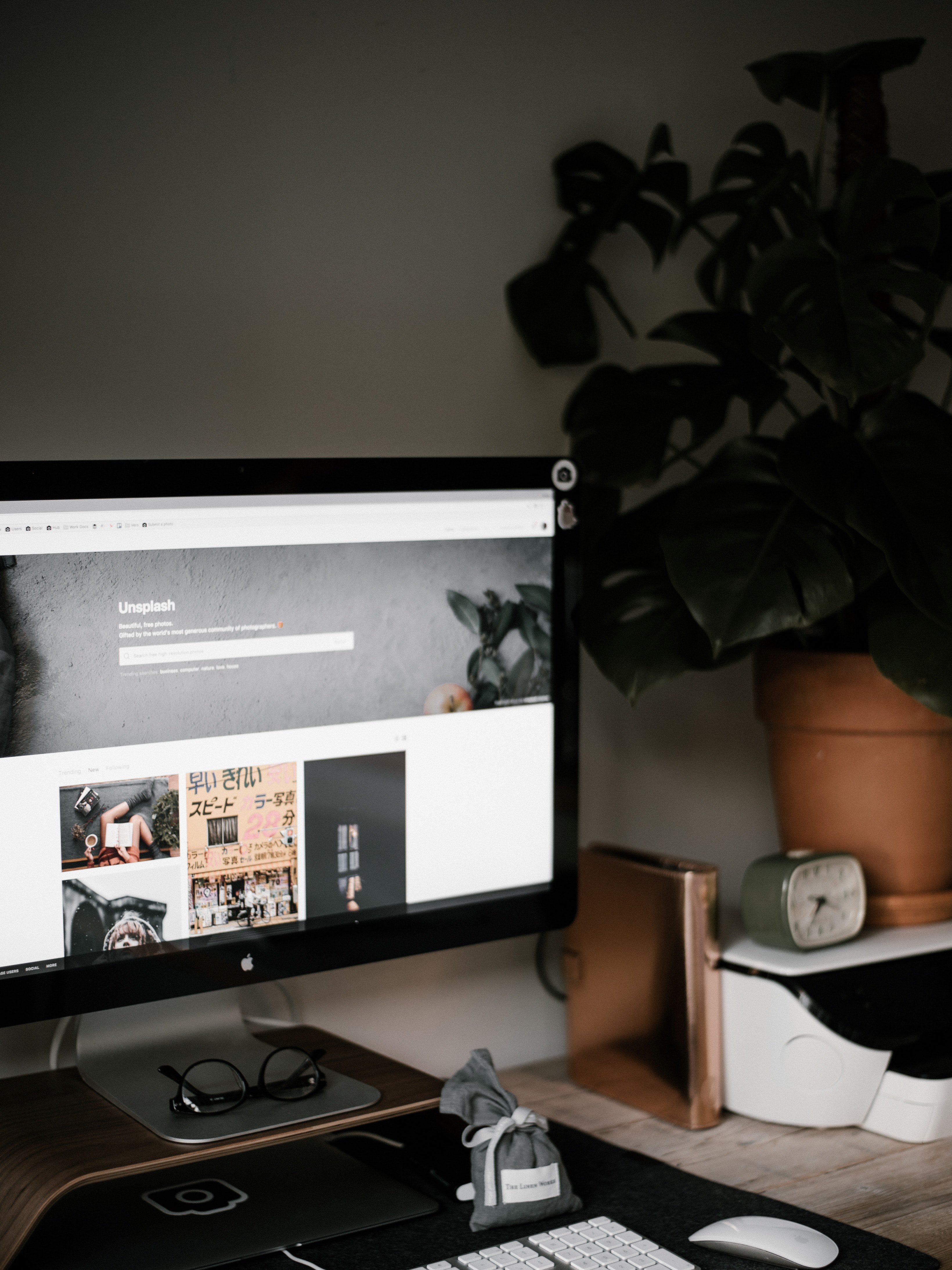 desktop setup 4k, Phone HD Wallpaper