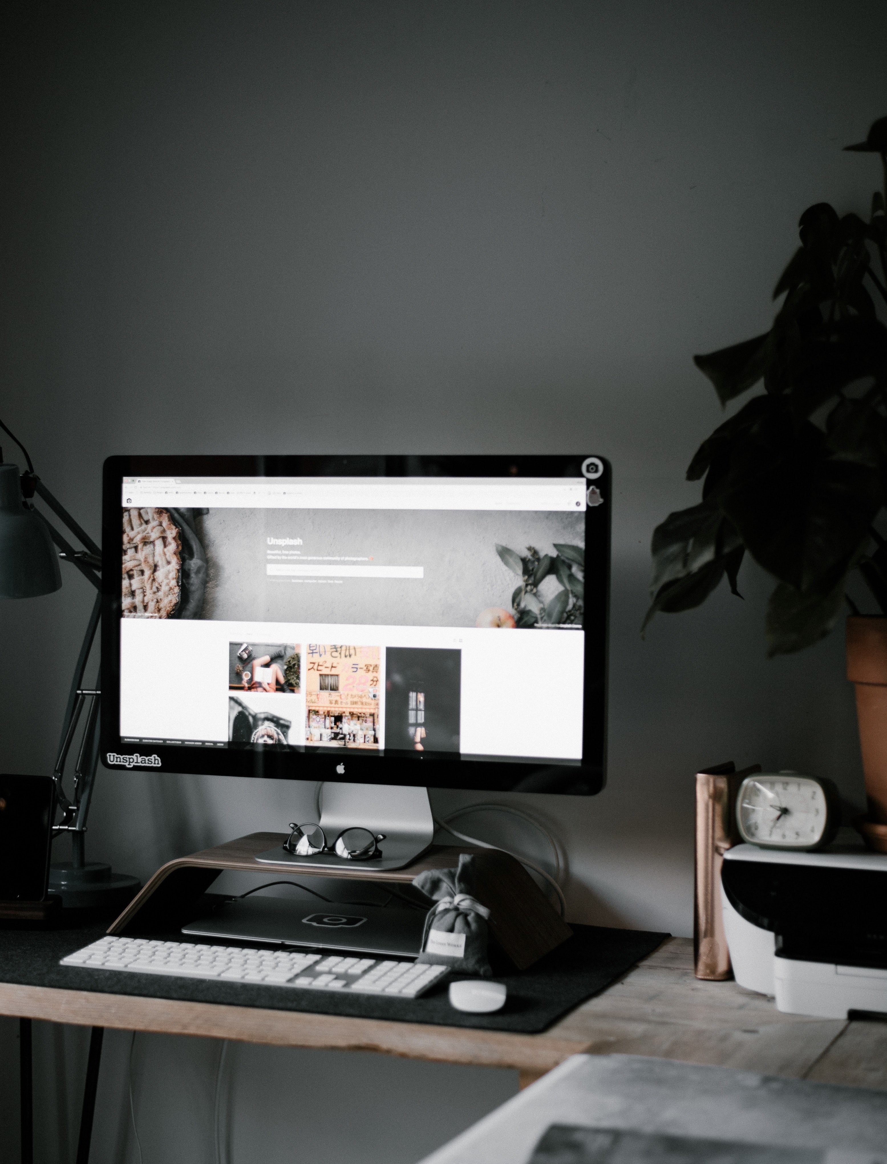 desktop setup 4k, Phone HD Wallpaper