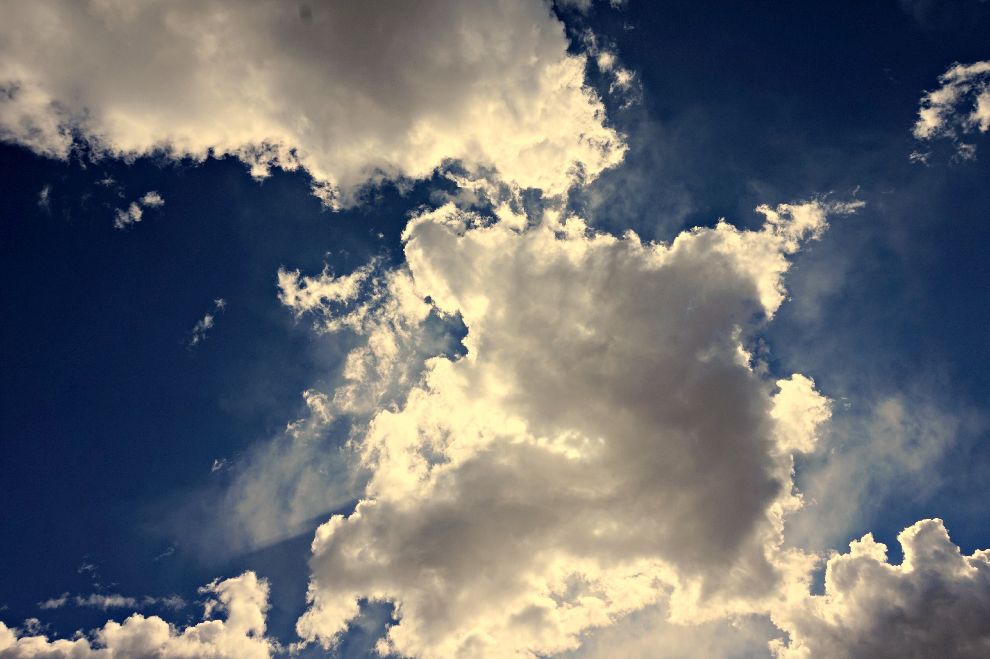 the sun is behind the clouds in the dark blue sky as seen from canada, sun behind clouds canada 4k, HD Wallpaper
