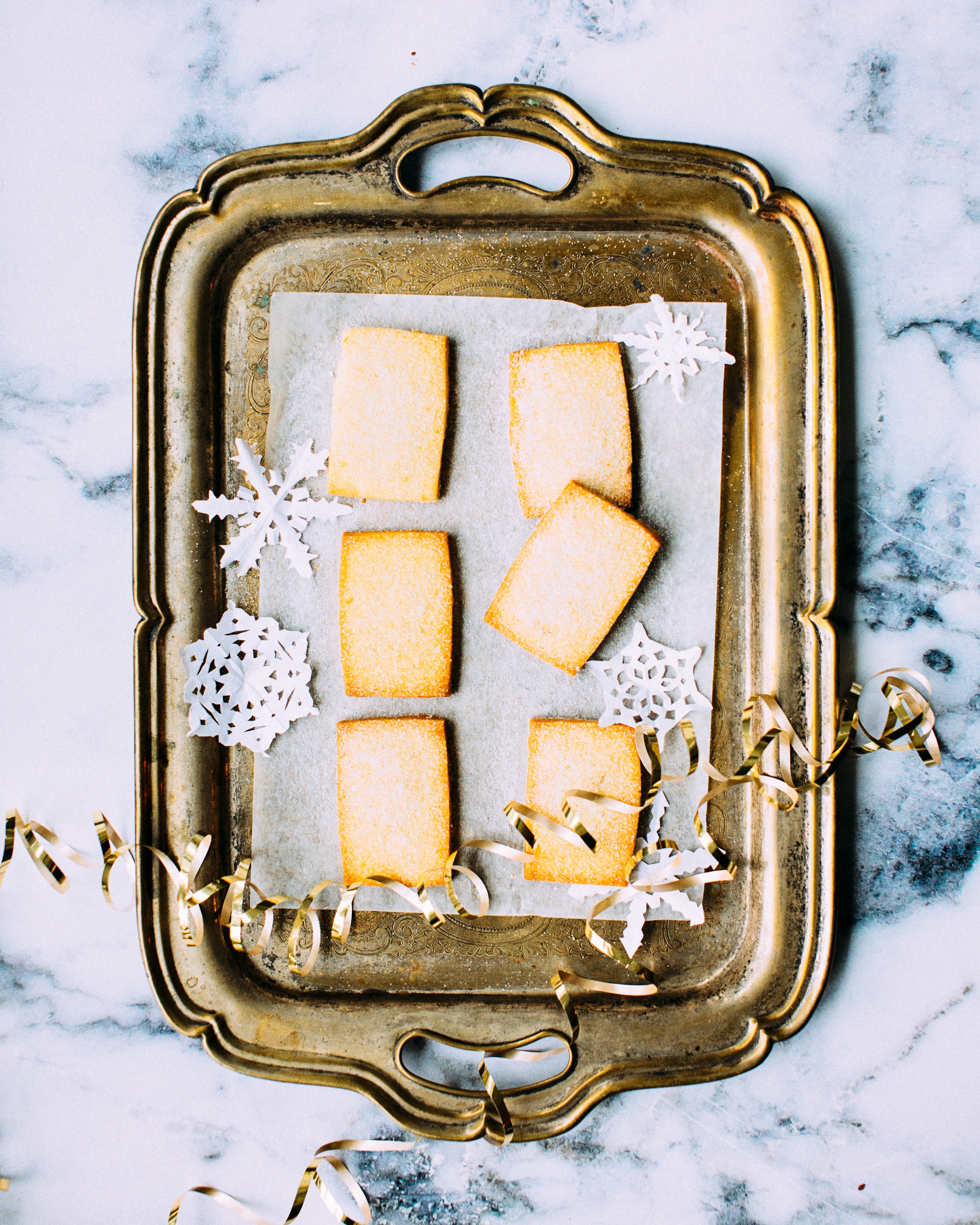 an overhead shot of cookies and paper snowflakes on a golden tray, cookies and snowflakes 4k, Phone HD Wallpaper