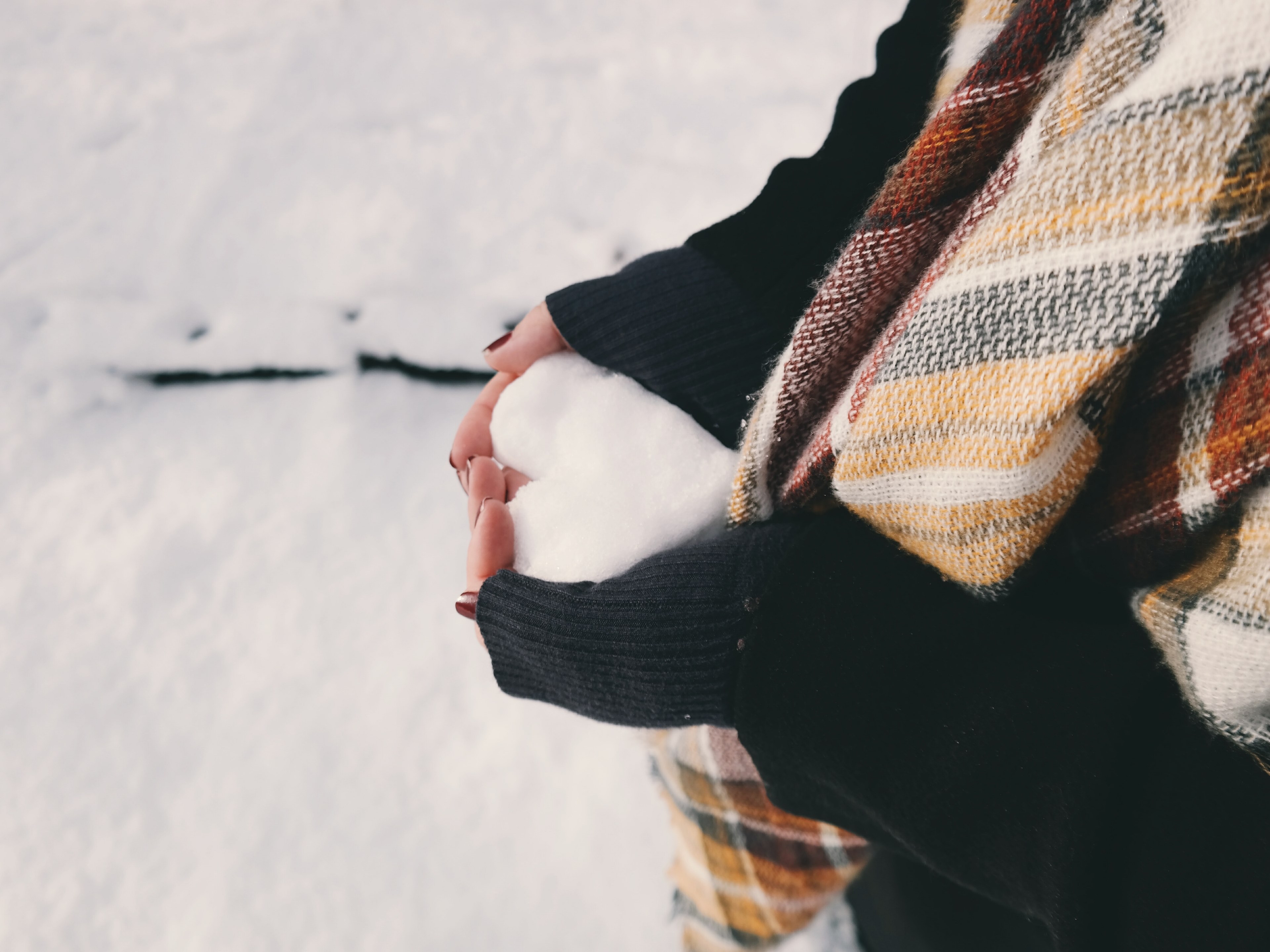 an overhead shot of a persons hands clutching a heart shaped clump of snow, snow heart in hands 4k, HD Wallpaper