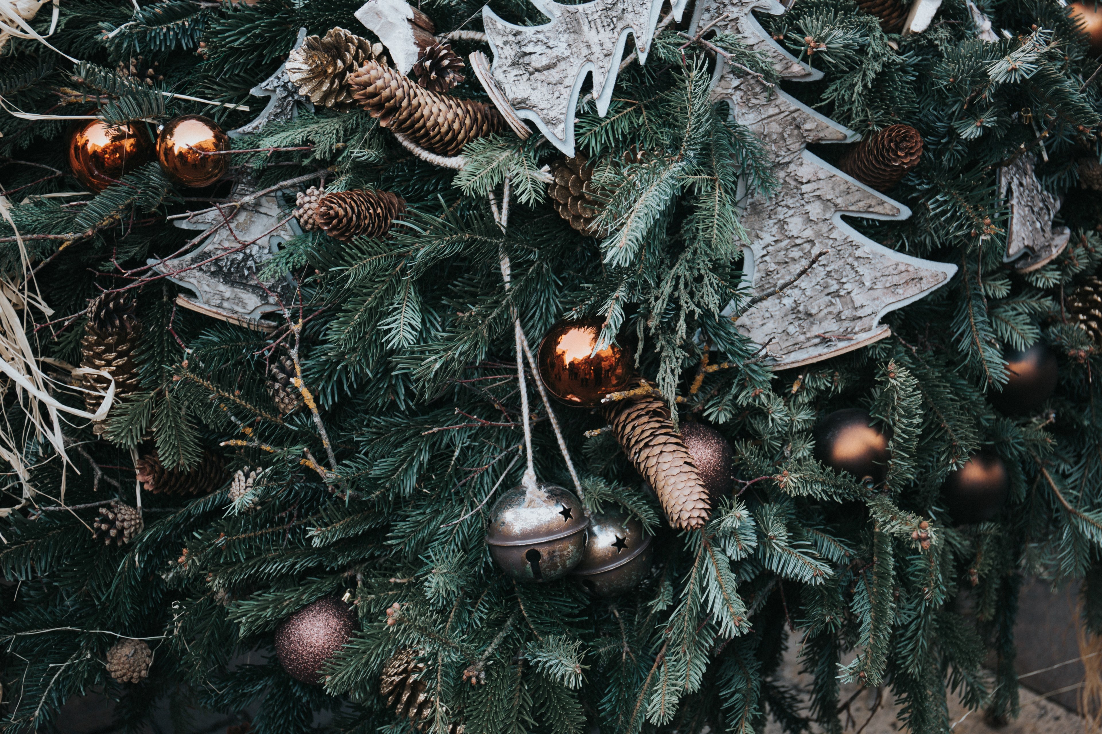 gold silver and white ornaments hung on an evergreen tree, christmas ornaments on tree 4k, HD Wallpaper