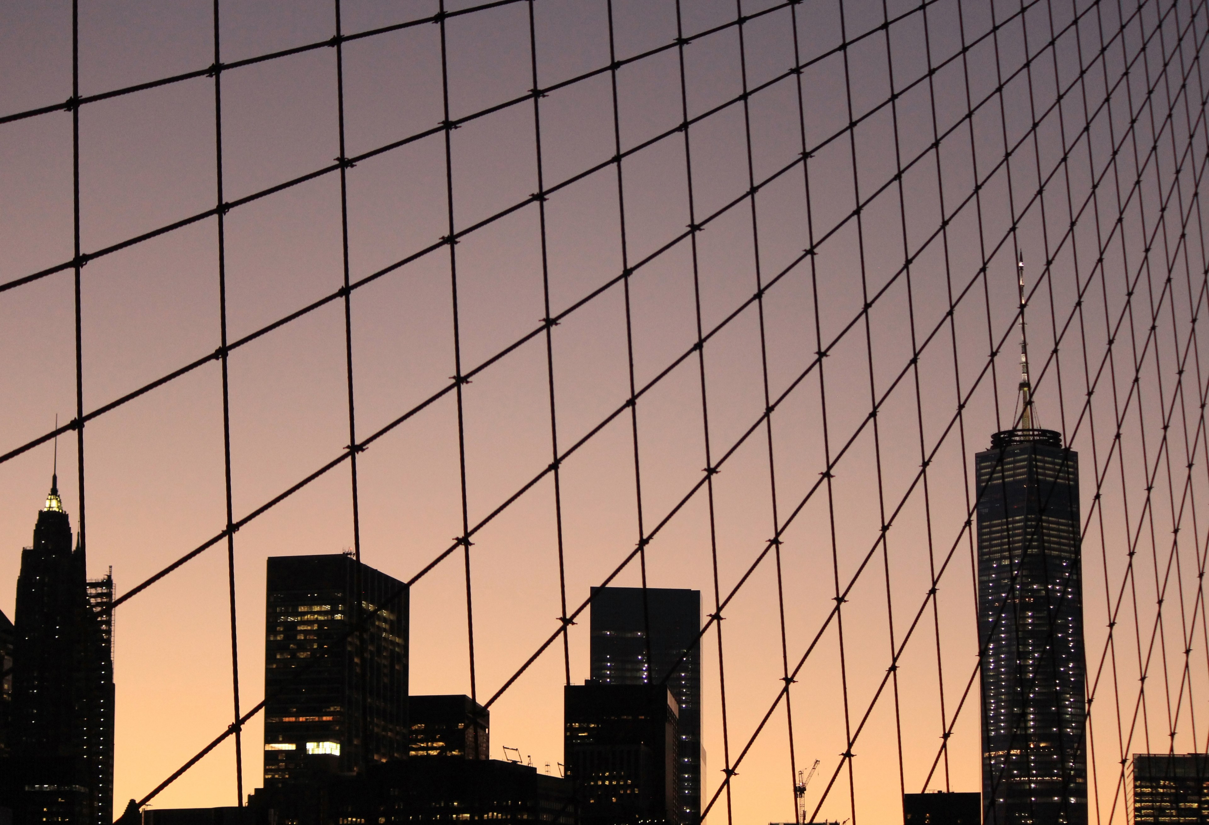 looking up at the new york city skyline through a chain link fence at sunset, sunset brooklyn bridge 4k, HD Wallpaper