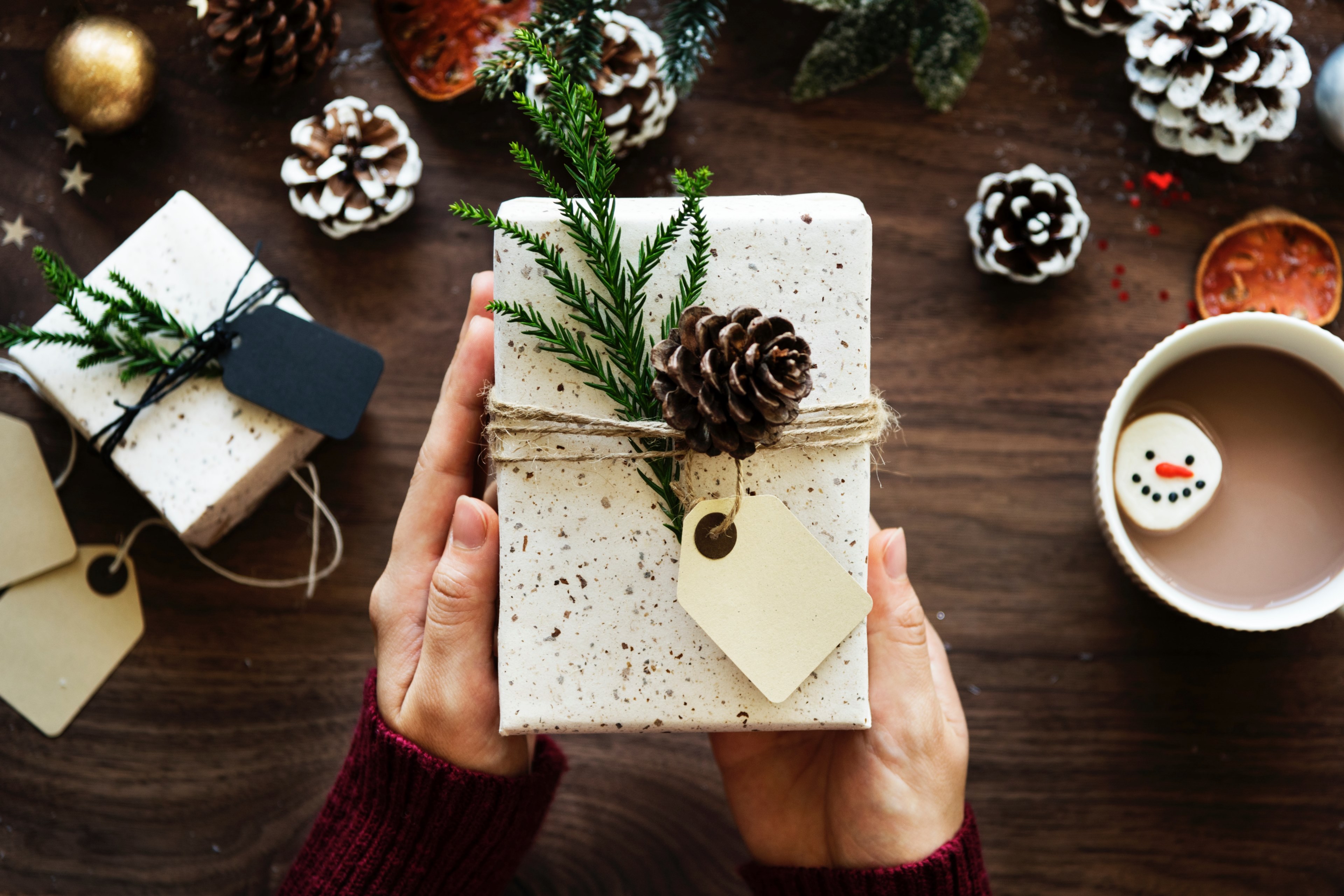 flatlay christmas parcel and gift 4k, HD Wallpaper