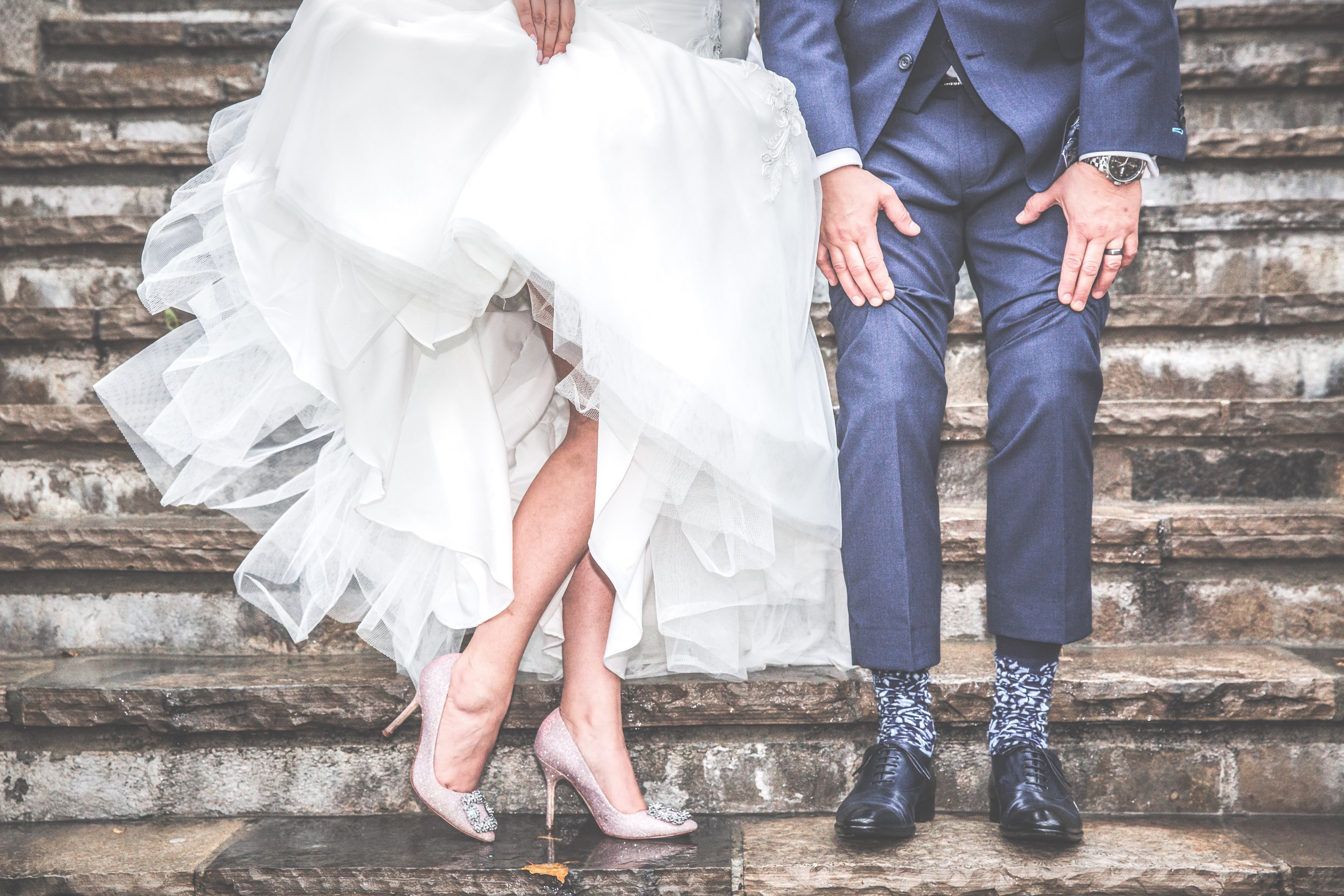a married couple shows off their wedding dress and suit on steps, _newlyweds legs on stairs cambridge mill 4k, HD Wallpaper