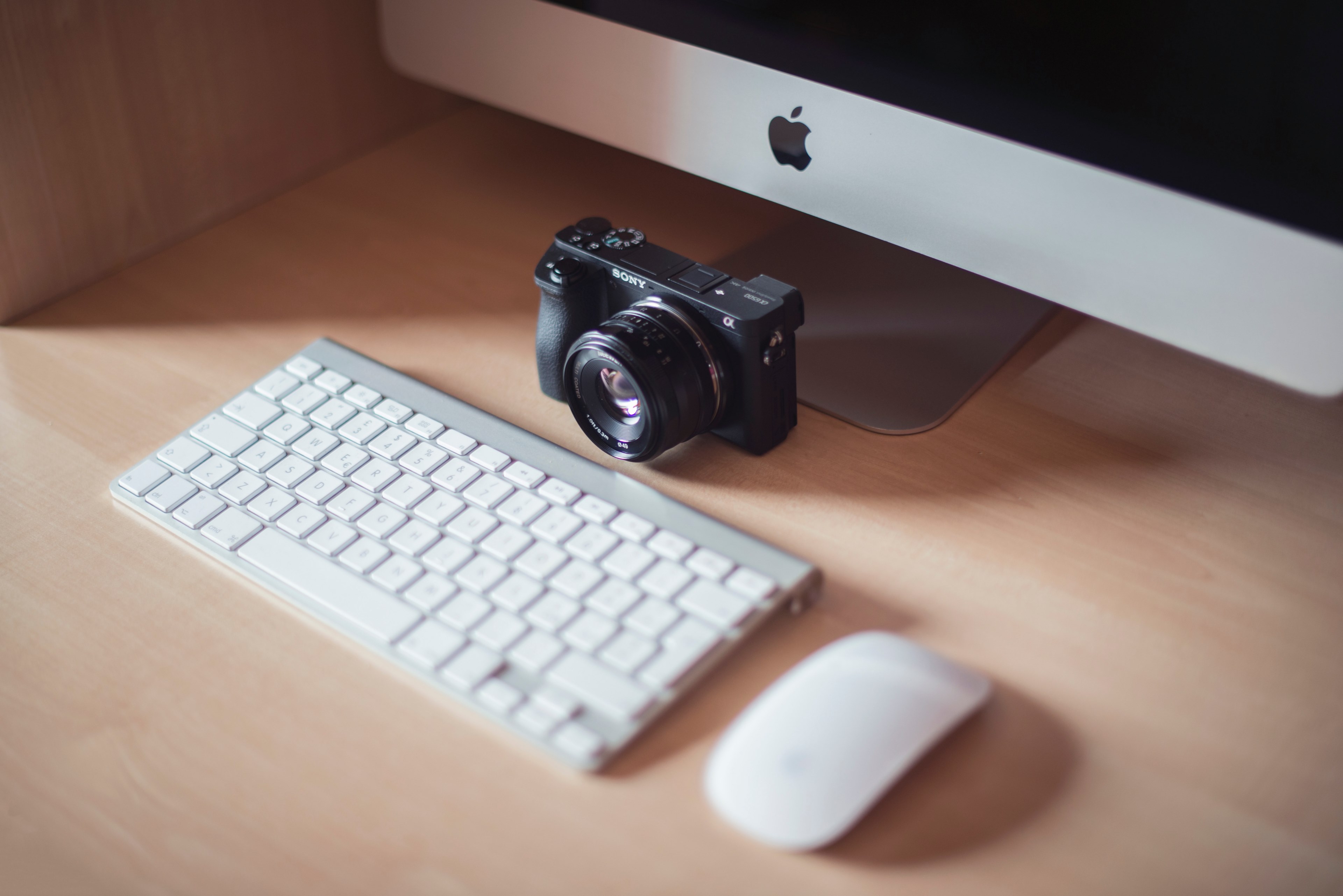 desk computer technology and camera 4k, HD Wallpaper