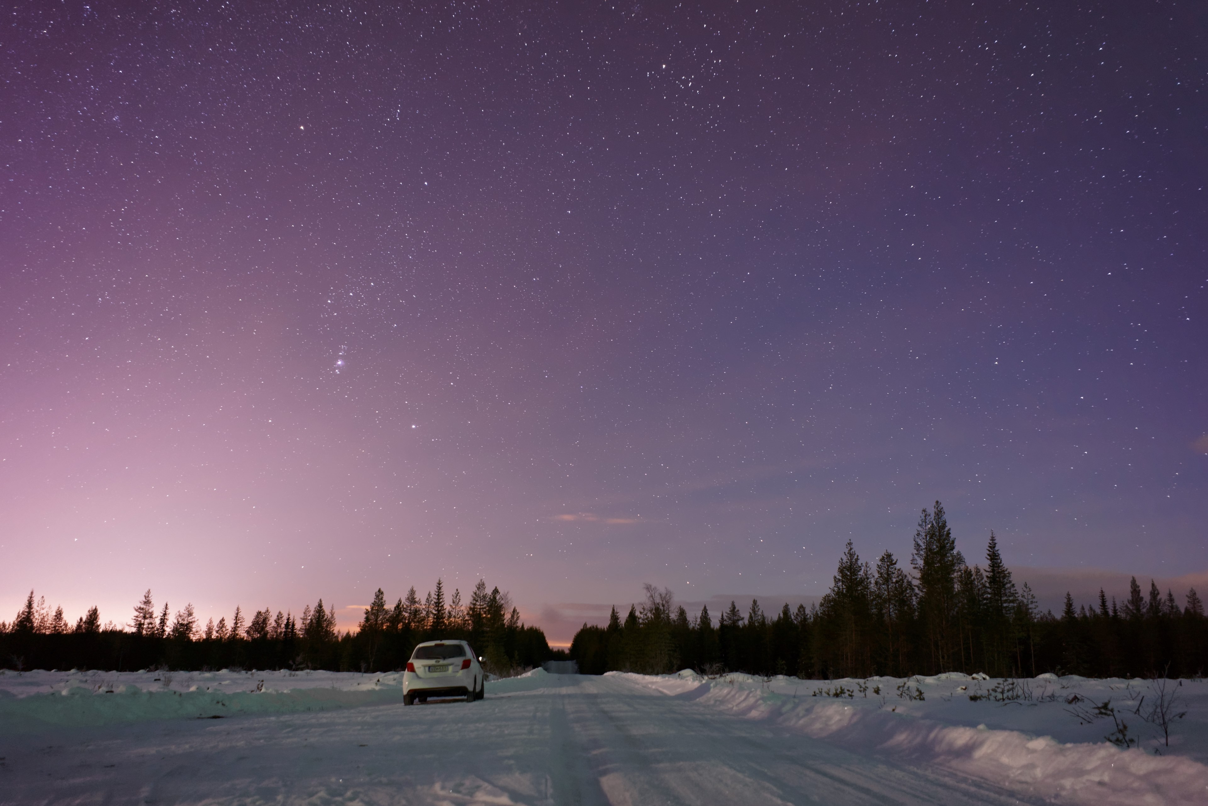 a white hatchback parked on the side of a snowy road, chasing the northern lights 4k, HD Wallpaper