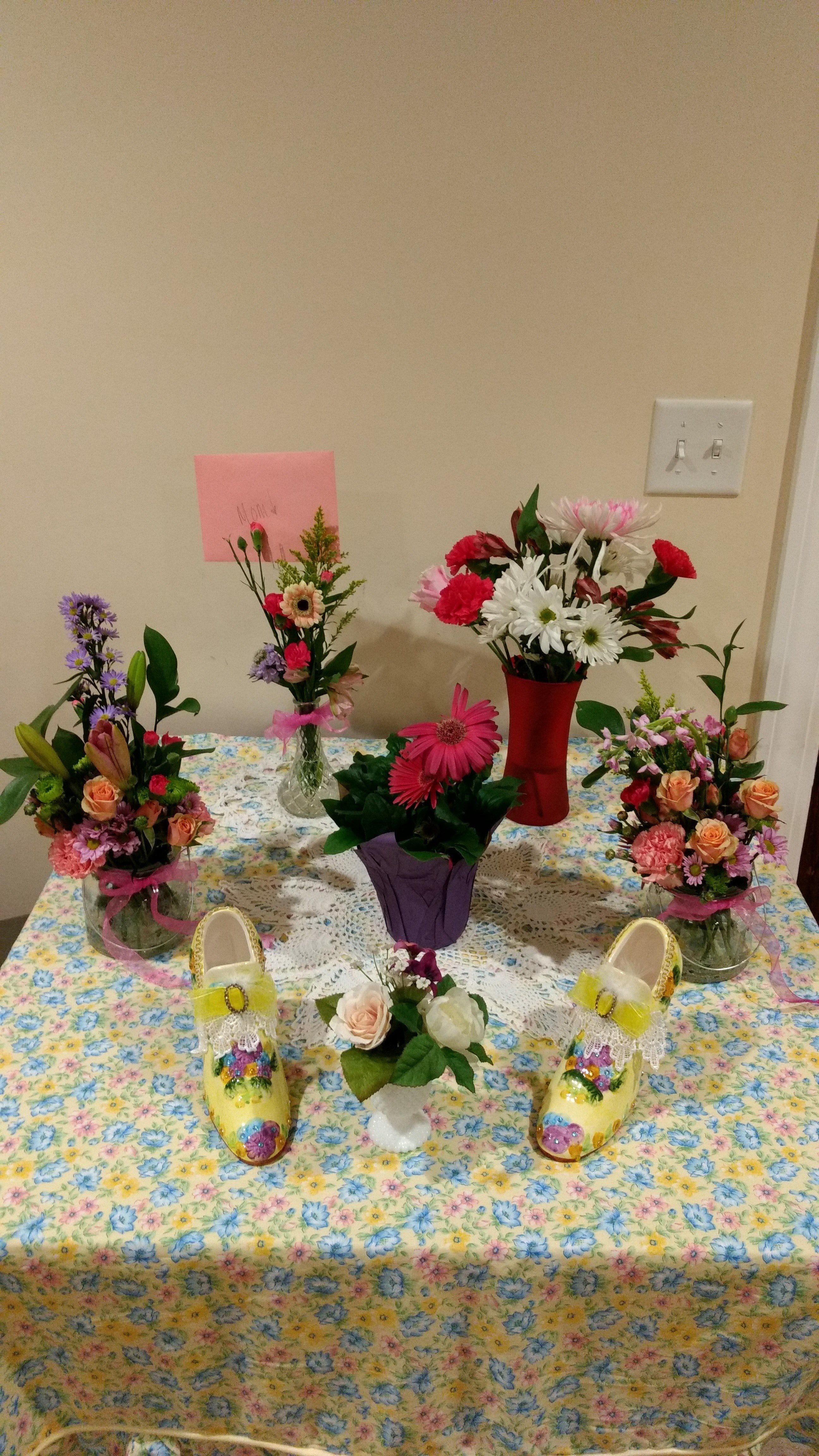 flower stand 4k, Phone HD Wallpaper