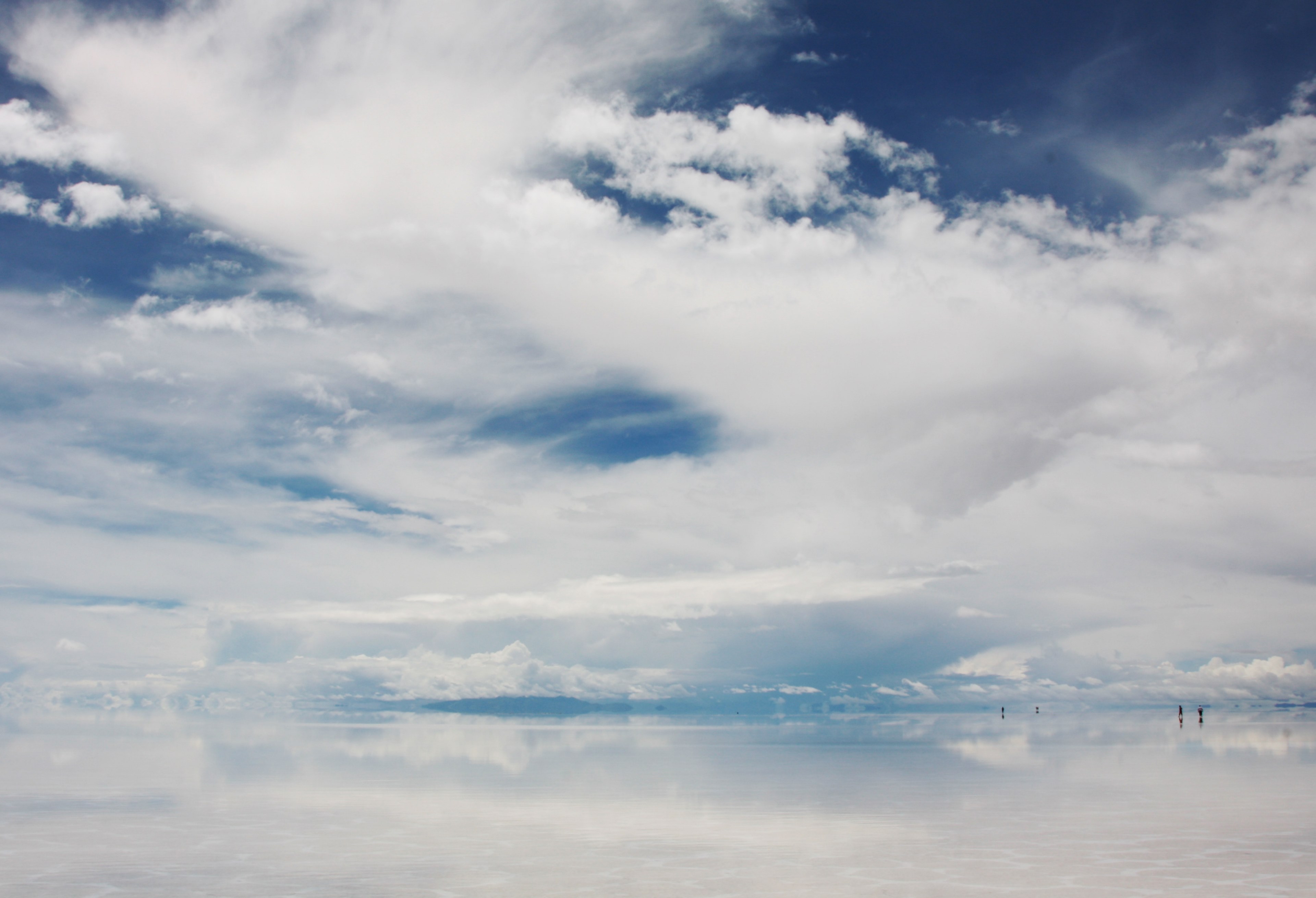 heavy white clouds over reflective water with human silhouettes looming on the horizon, cloud mirror 4k, HD Wallpaper
