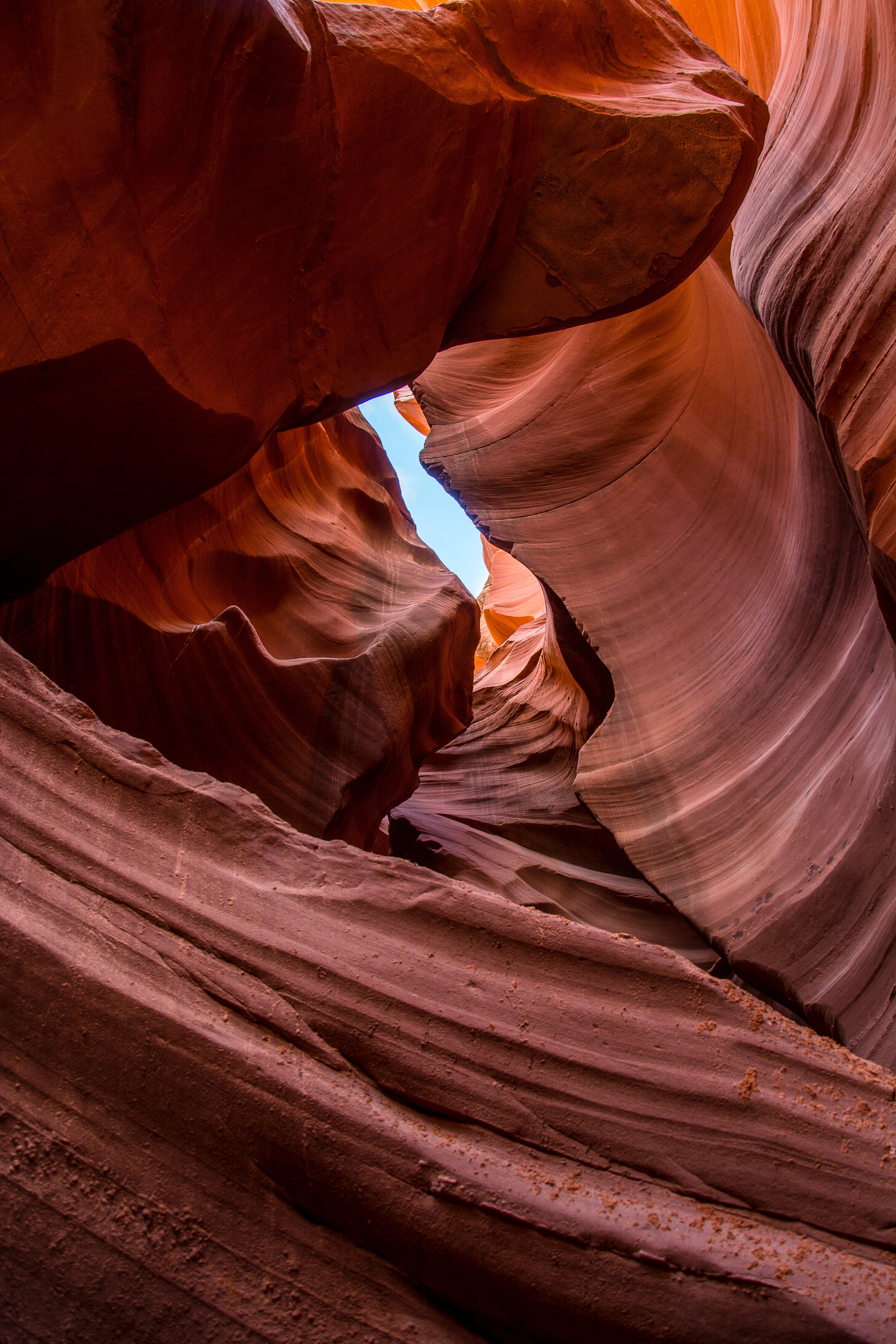red rock formations against the blue sky in antelope canyon, antelope canyon 4k, Phone HD Wallpaper
