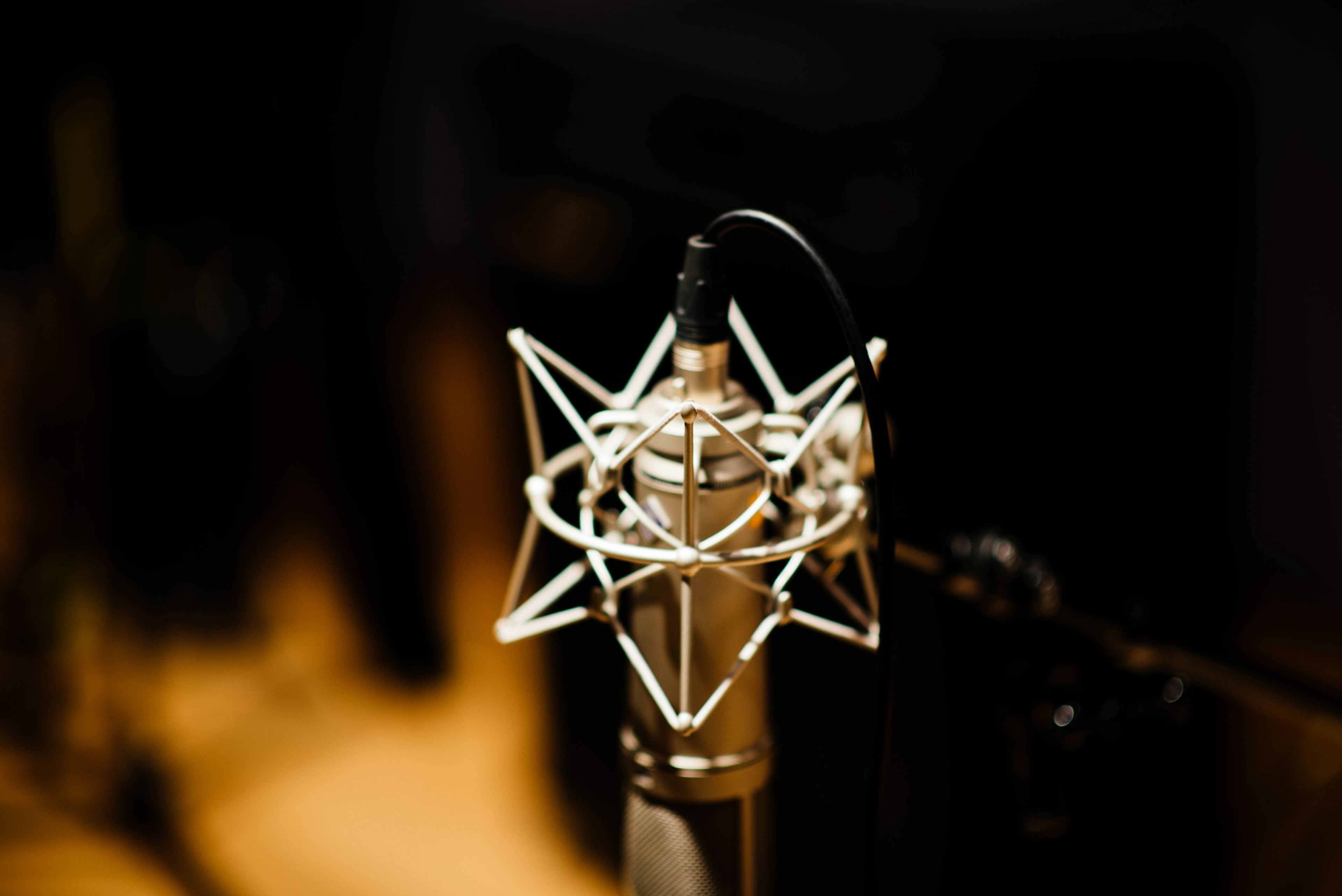 a macro shot of a retro microphone with a blurry dark background, close up to microphone 4k, HD Wallpaper