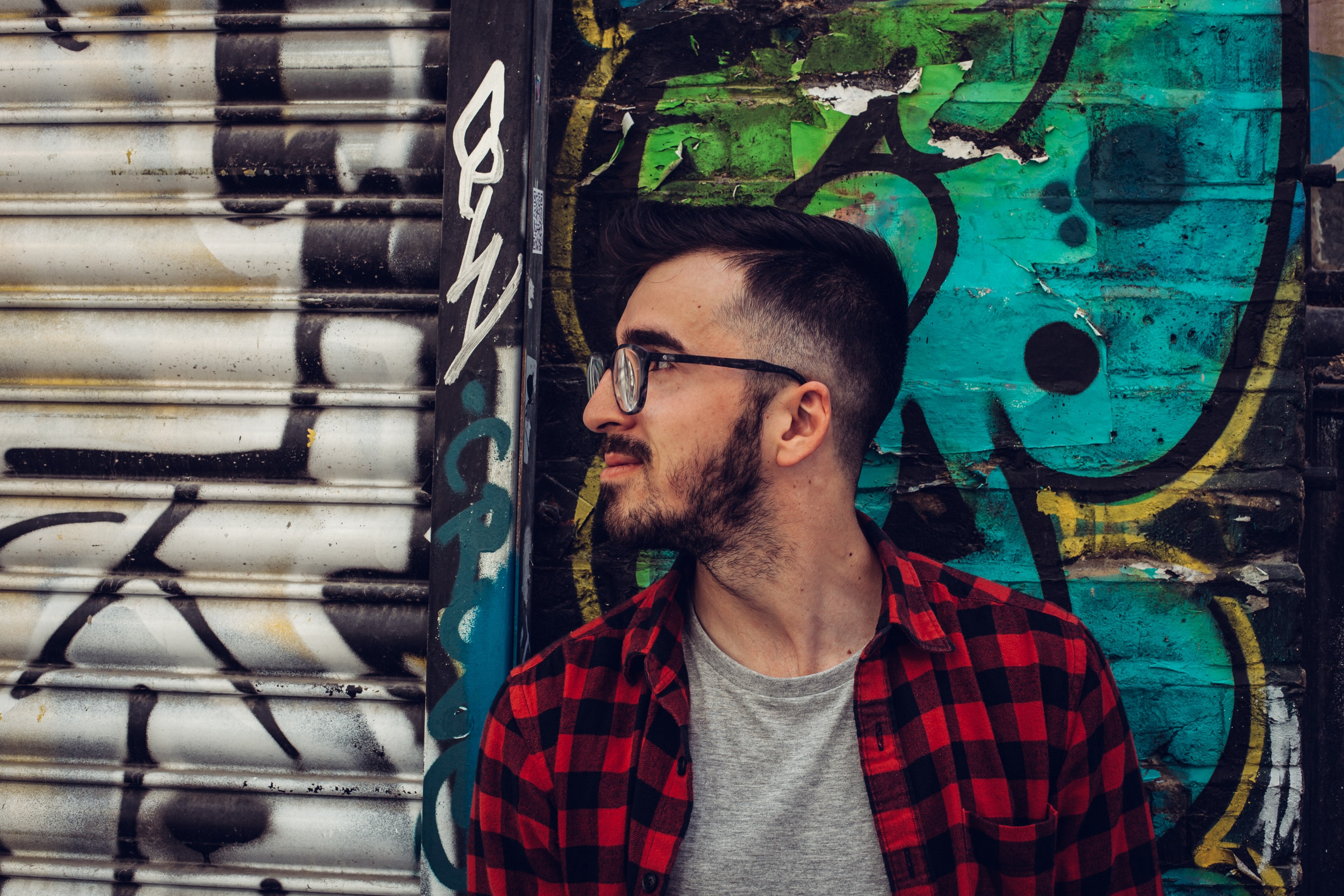 hairstyle smile glass and street art 4k, HD Wallpaper