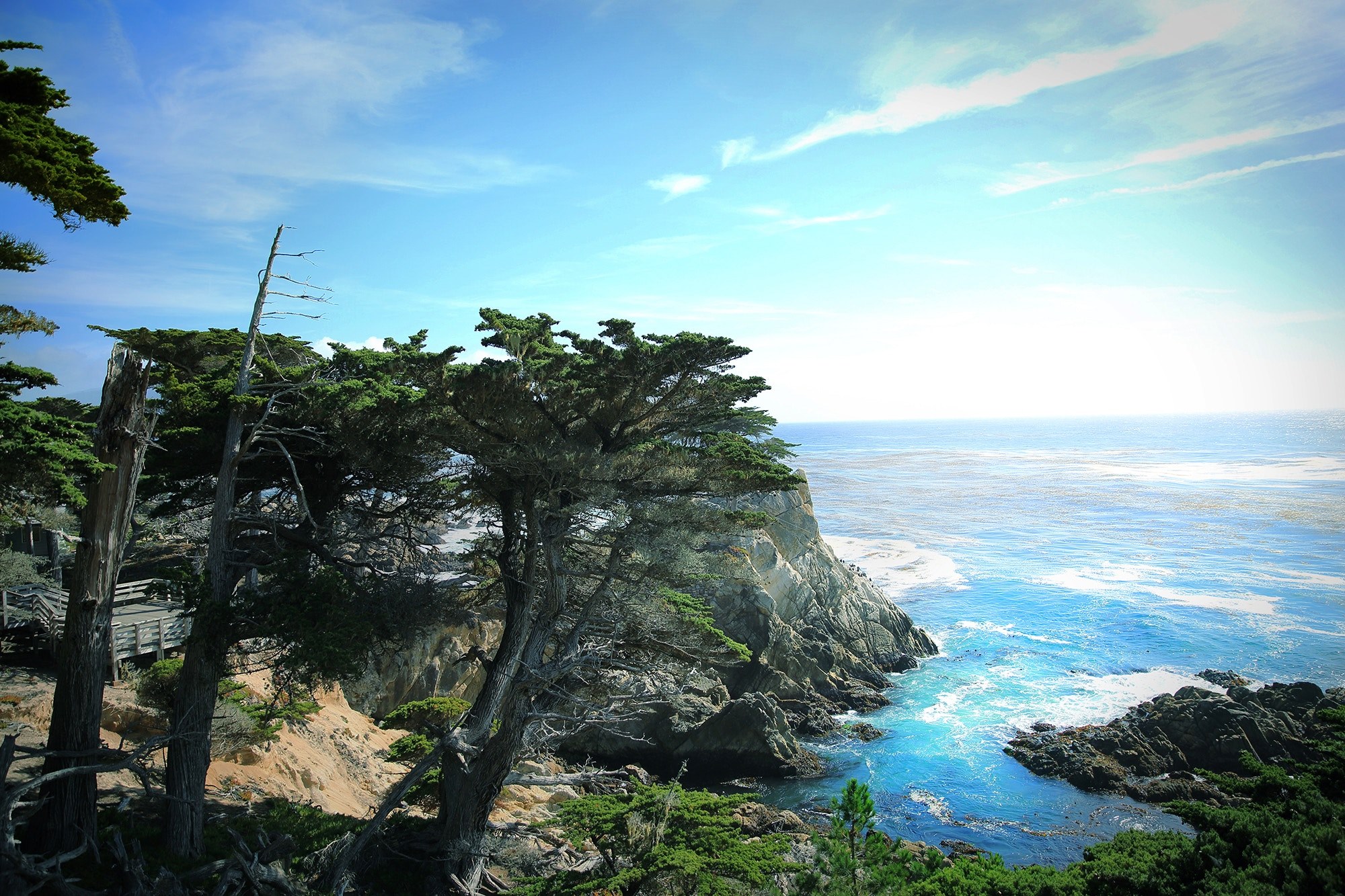a view from a rocky coast on the vast azure ocean on a sunny day, view from the ocean coast 4k, HD Wallpaper
