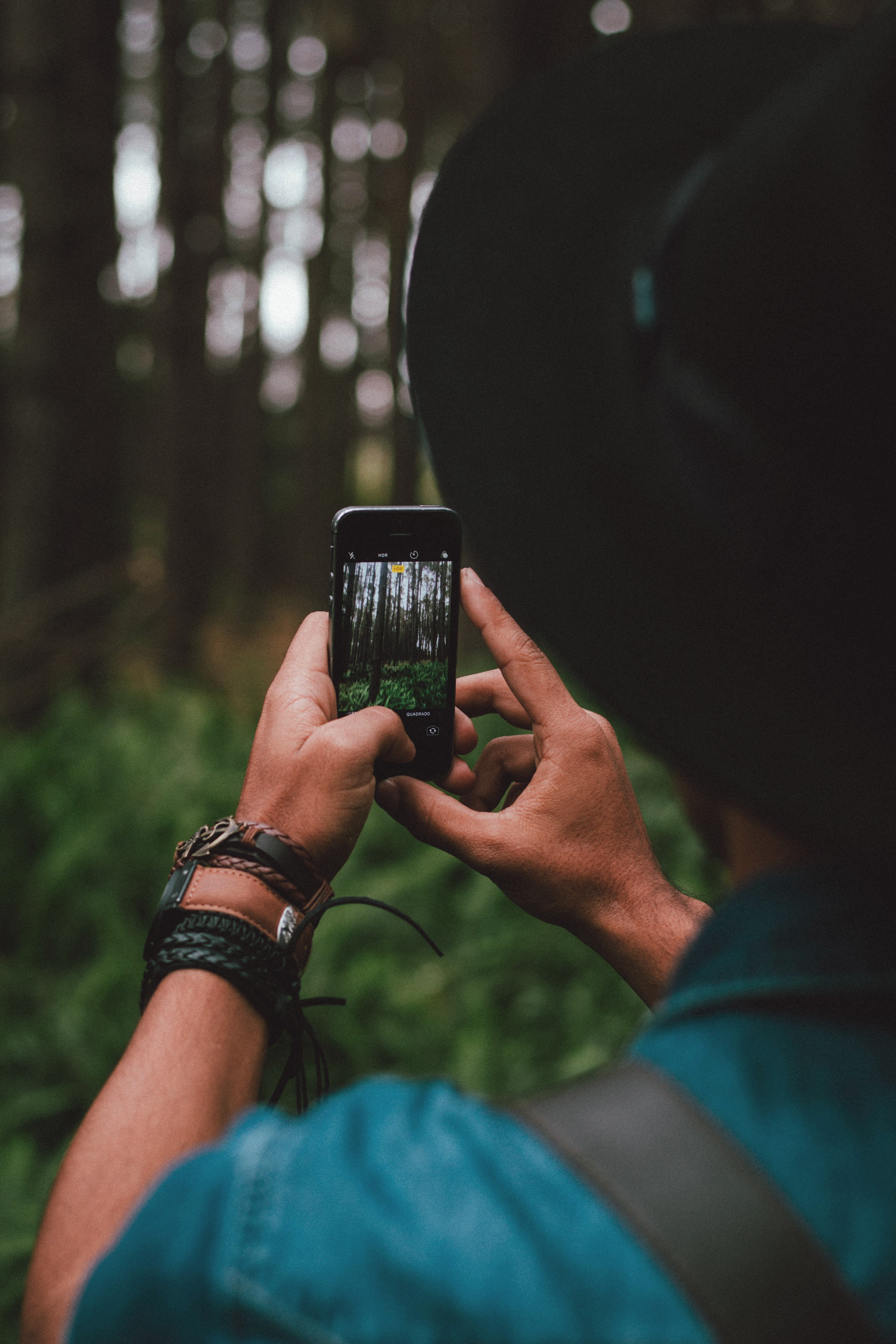 a man is taking a photo of a forest with his iphone in cianorte, _man iphone forest cianorte 4k, Phone HD Wallpaper