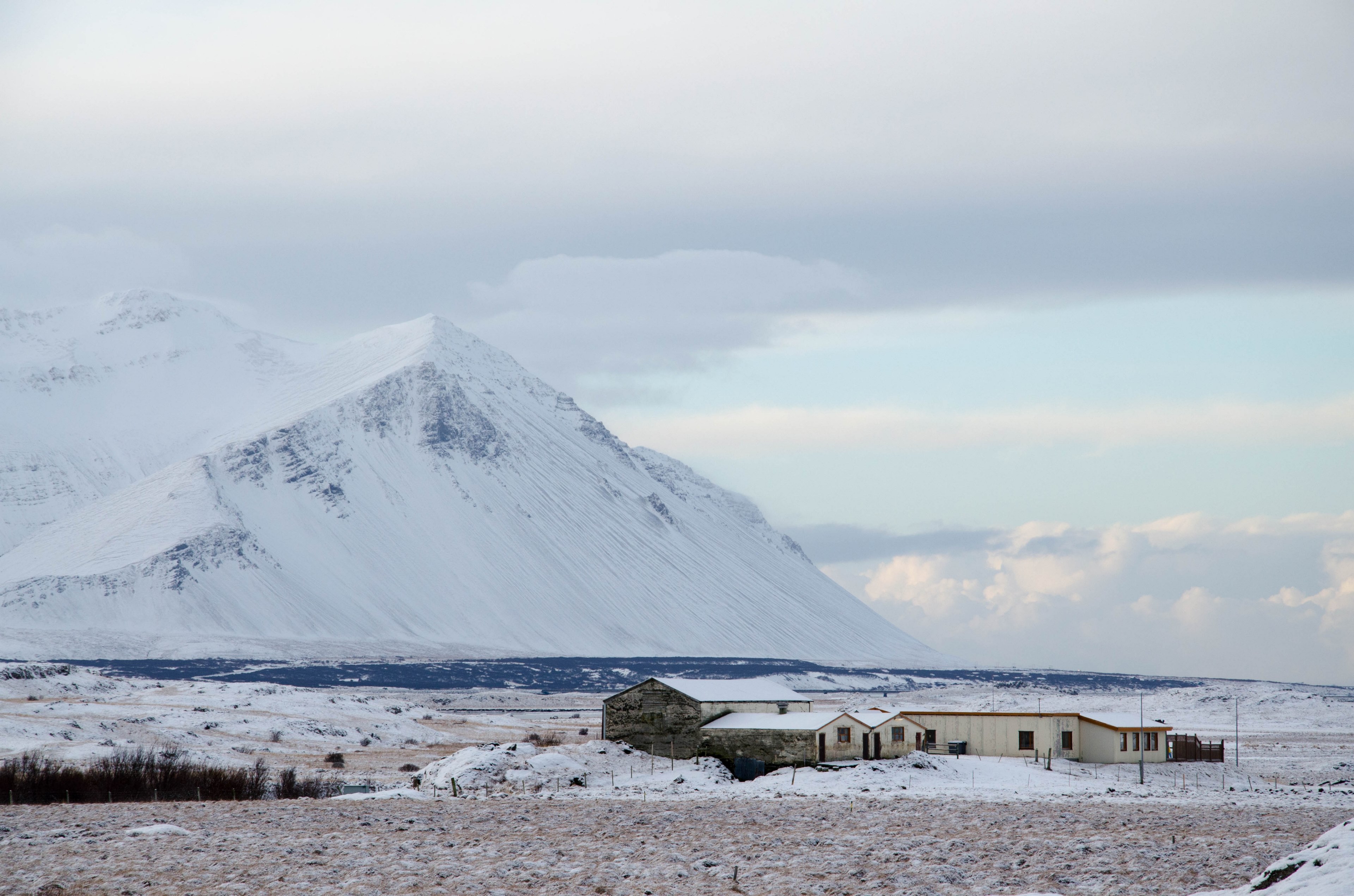 stunning view of the icelandic mountains in spring 4k, HD Wallpaper