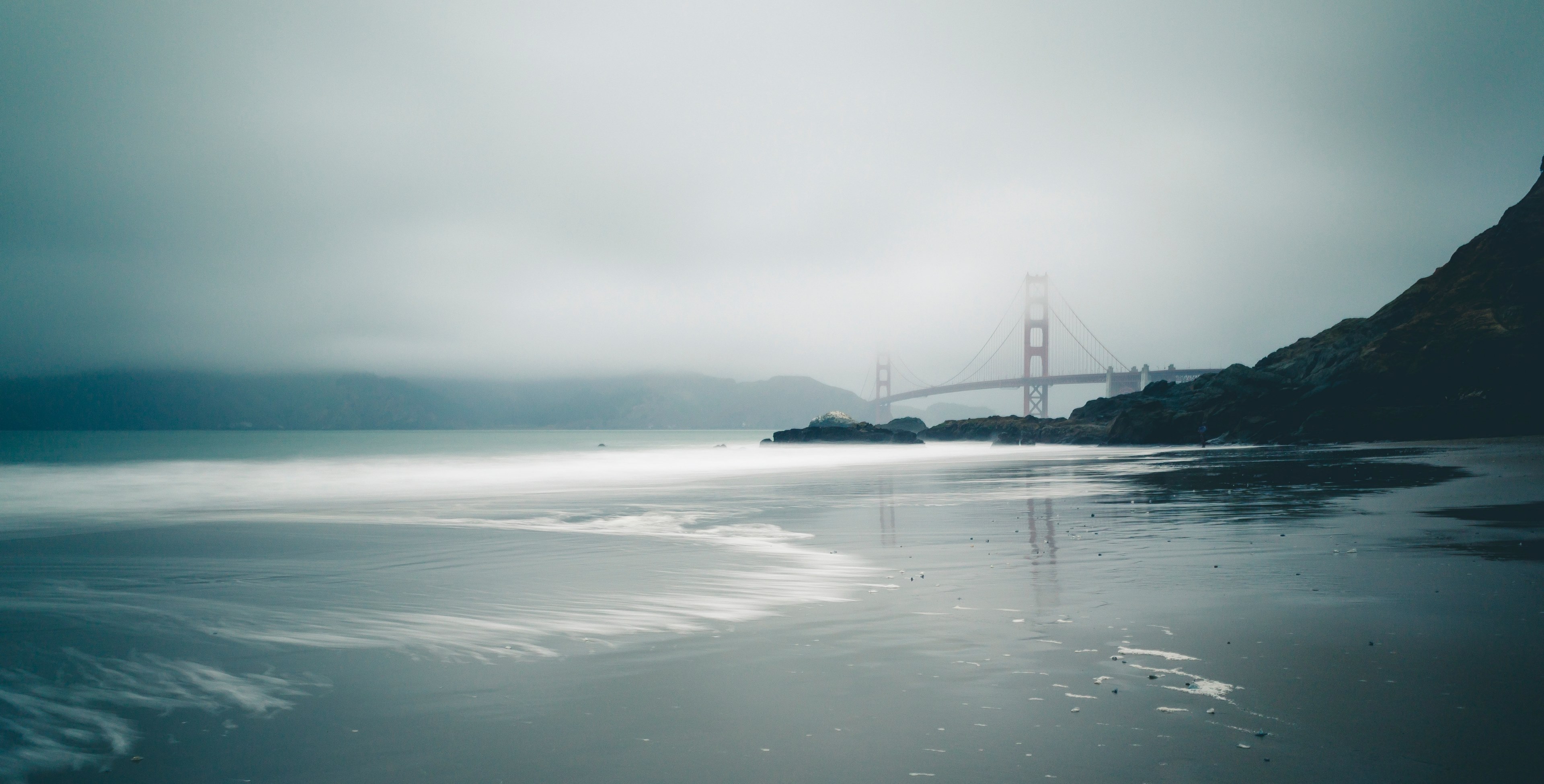 foggy view of golden gate bridge from the shores of baker beach, baker beach in the mist 4k, HD Wallpaper