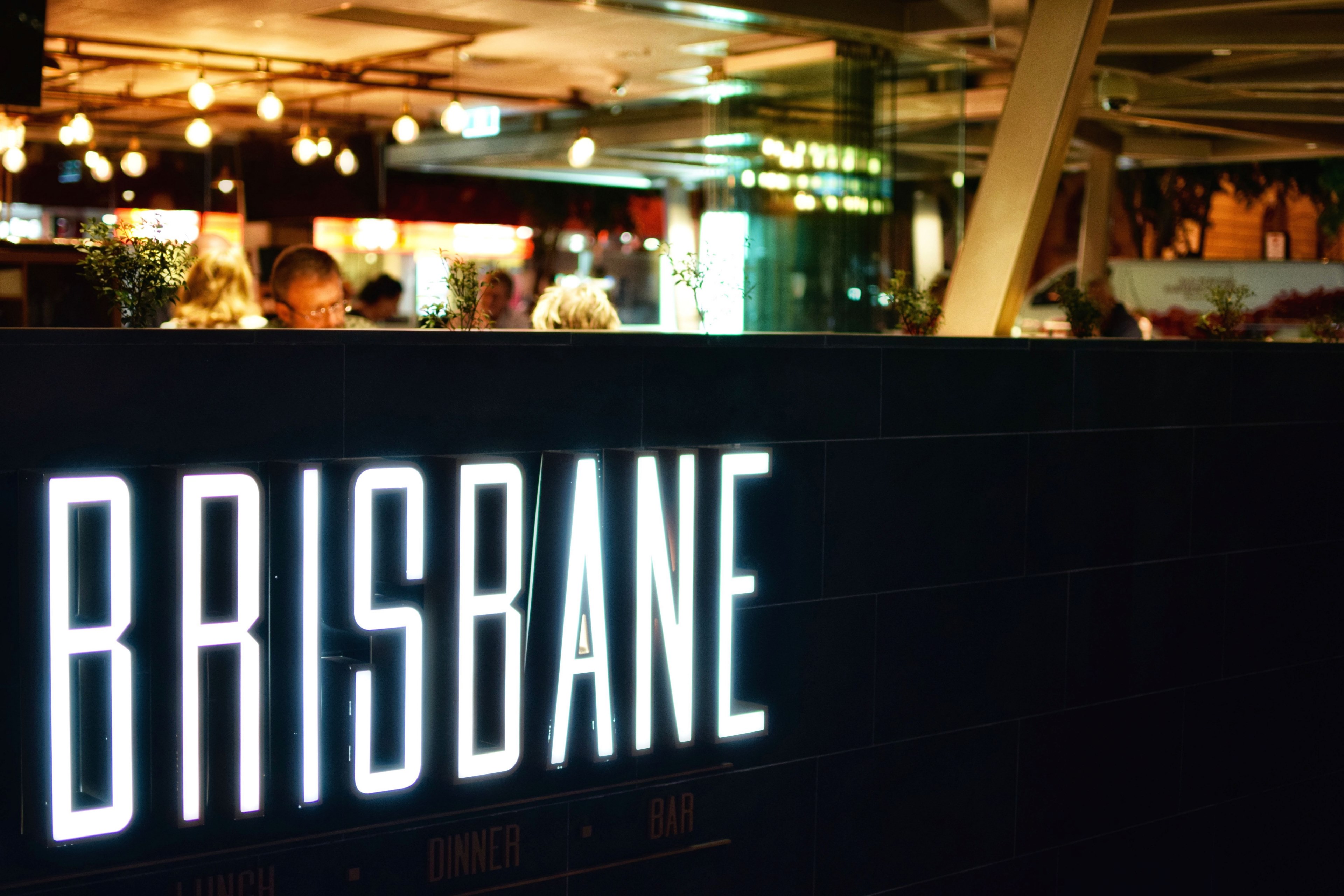a bright white brisbane neon in a club, white brisbane neon 4k, HD Wallpaper