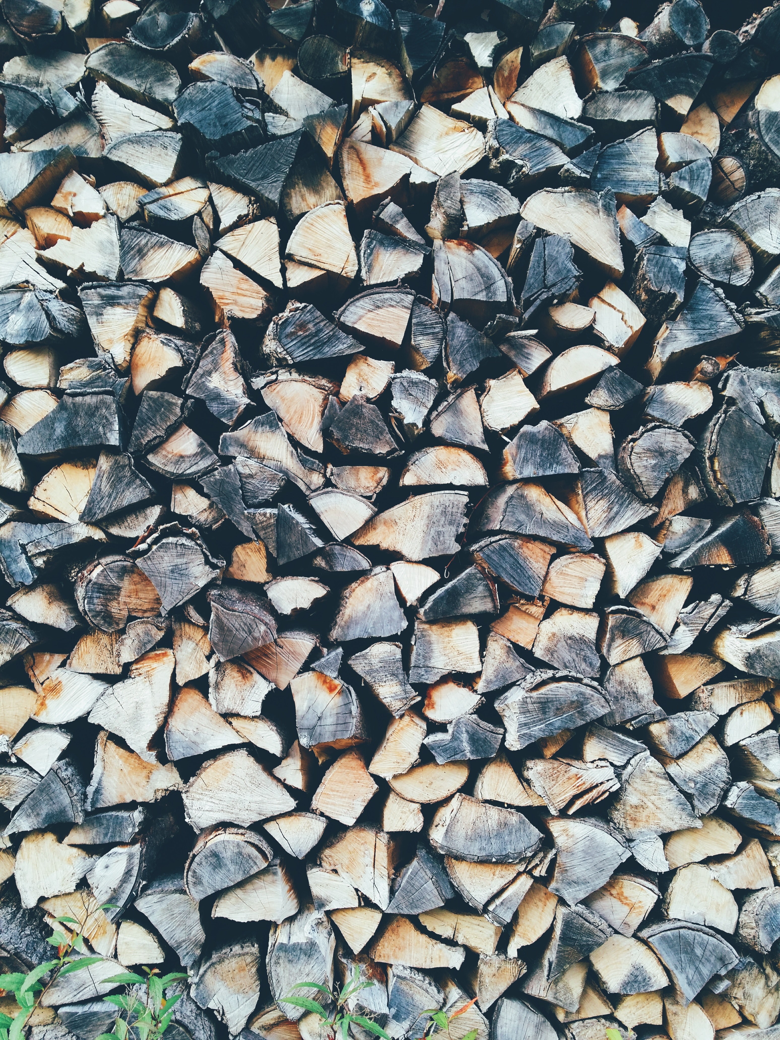 a pile of dark and light brown firewood, firewood pile 4k, Phone HD Wallpaper