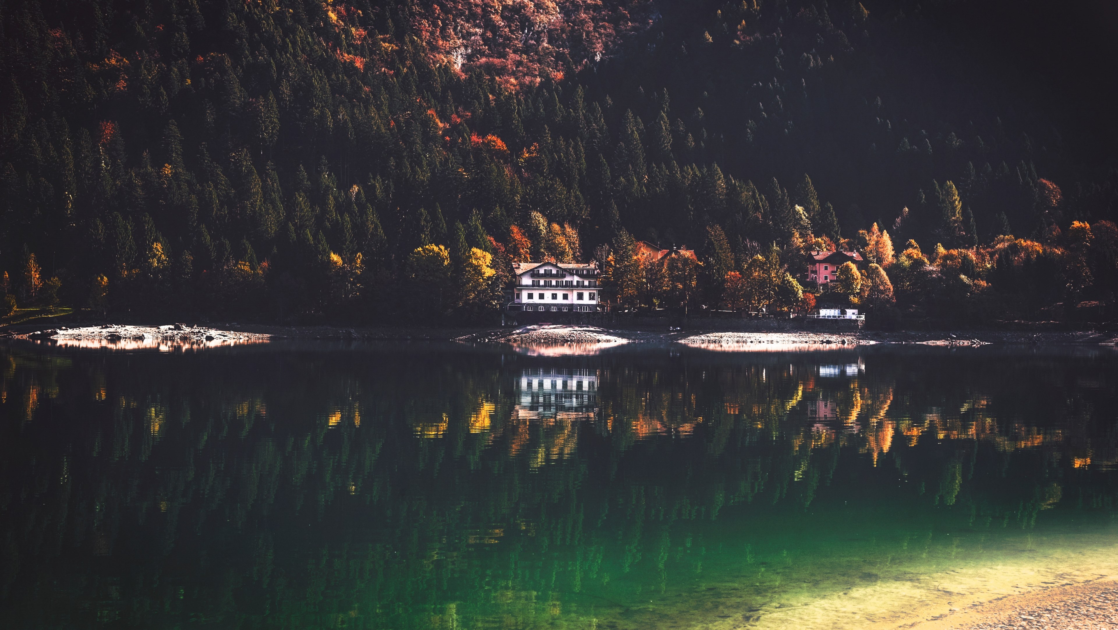a hotel on a wooded shore of a jade green lake, lakeside hotel 4k, HD Wallpaper