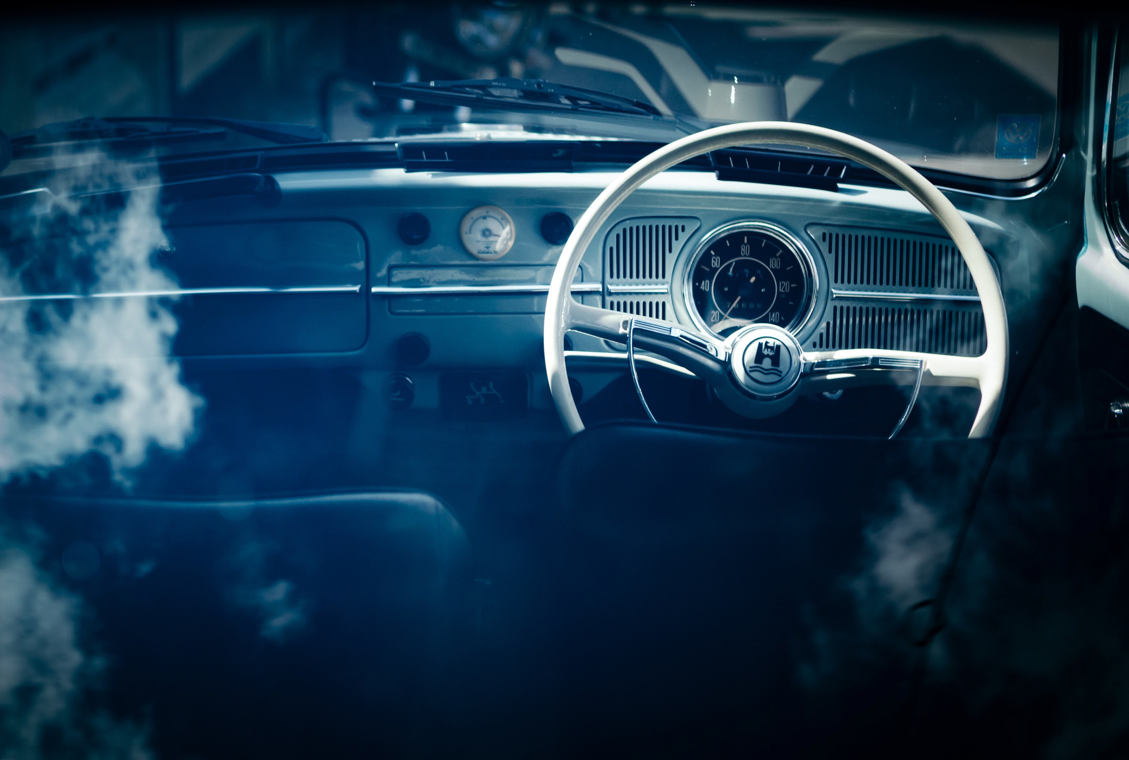 dashboard and steering wheel of a vintage car in kochi, _the beetle 4k, HD Wallpaper