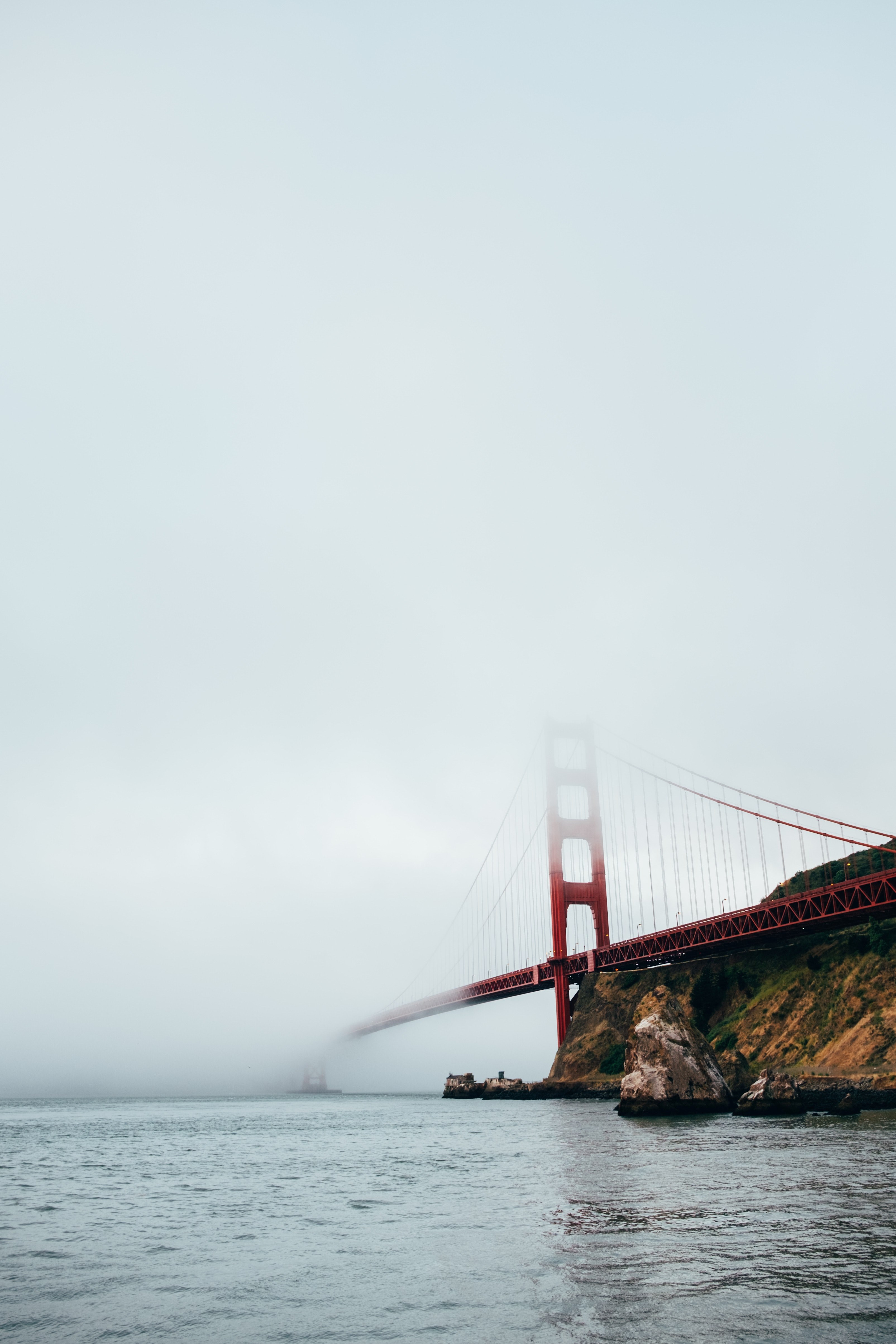 a foggy golden gate 4k, Phone HD Wallpaper