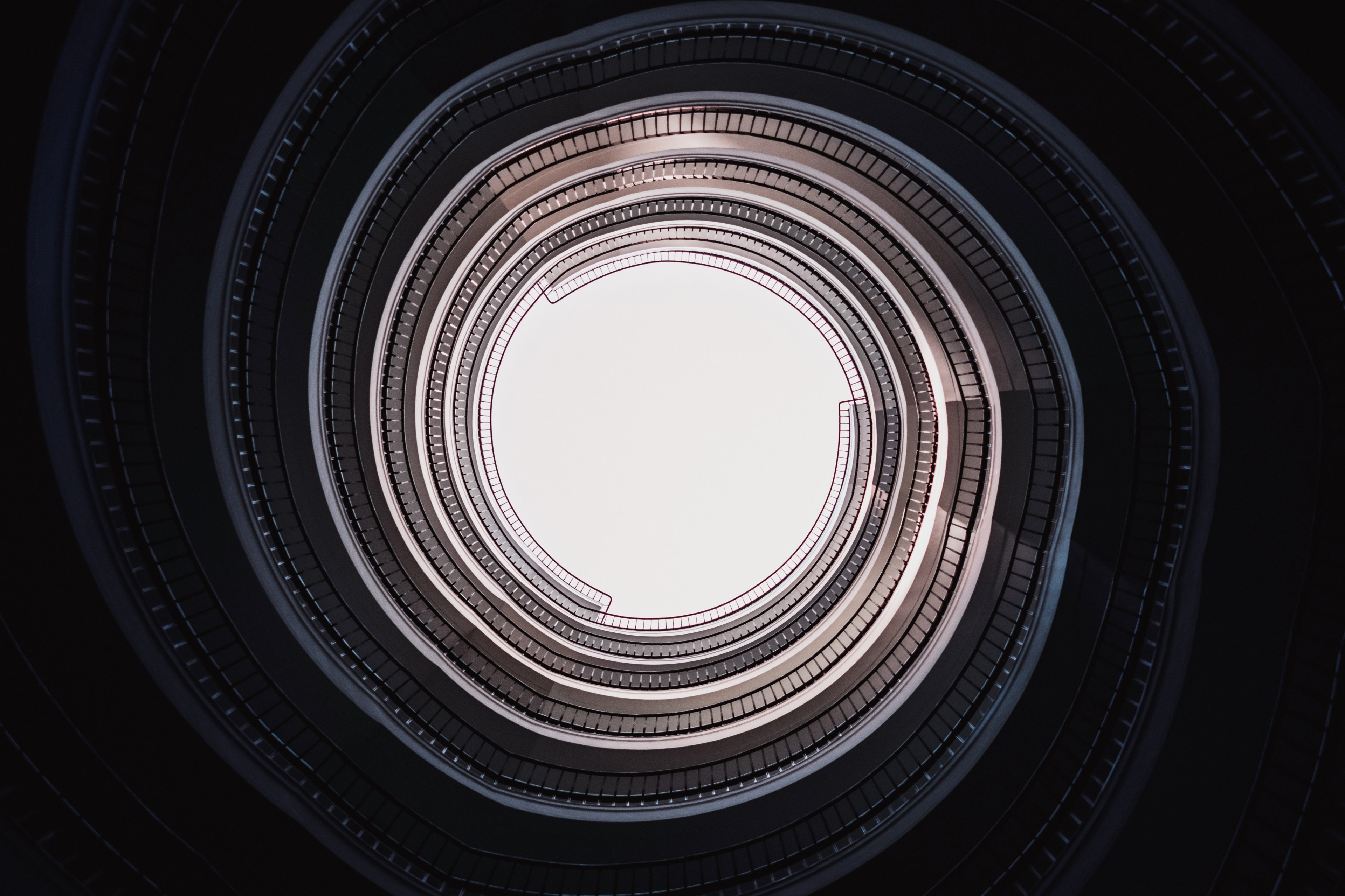 view from the bottom of a building core in pozna, circular architecture pozna 4k, HD Wallpaper