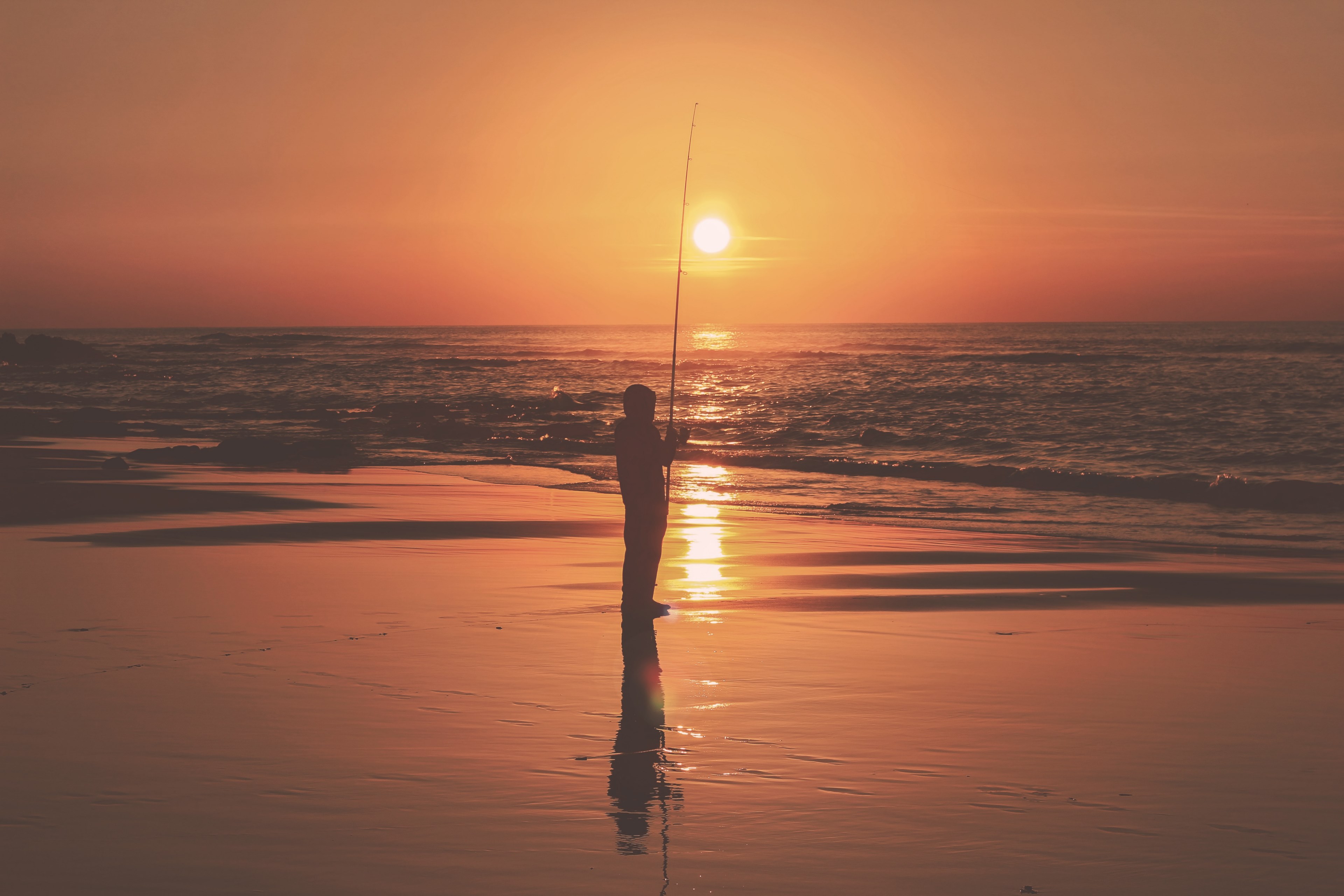 a silhouette of a fisherman standing with his rod in the sea at sunset asilah, sunset sea fishing in asilah 4k, HD Wallpaper