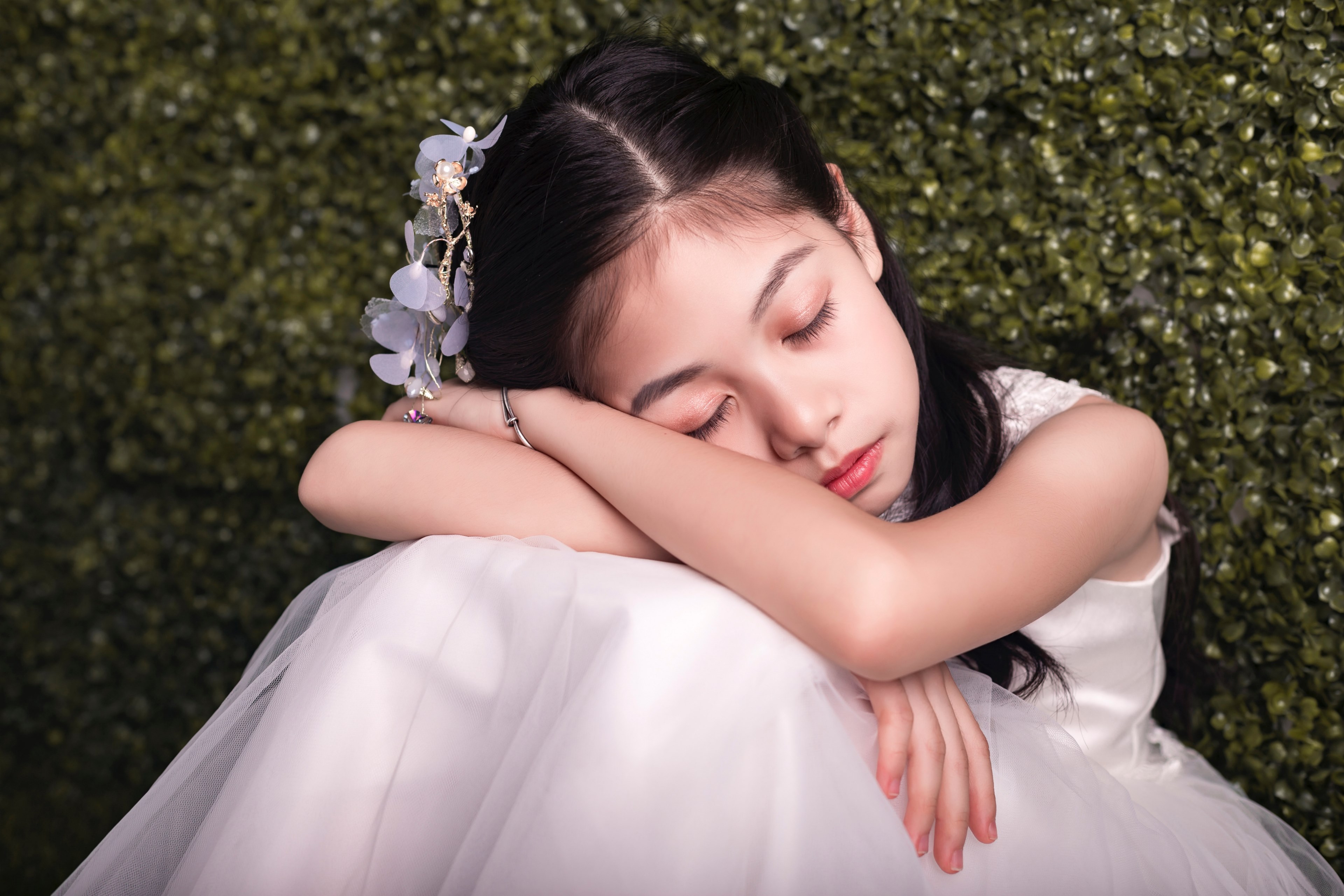 tired child in a dress closing her eyes and resting, sleeping girl 4k, HD Wallpaper