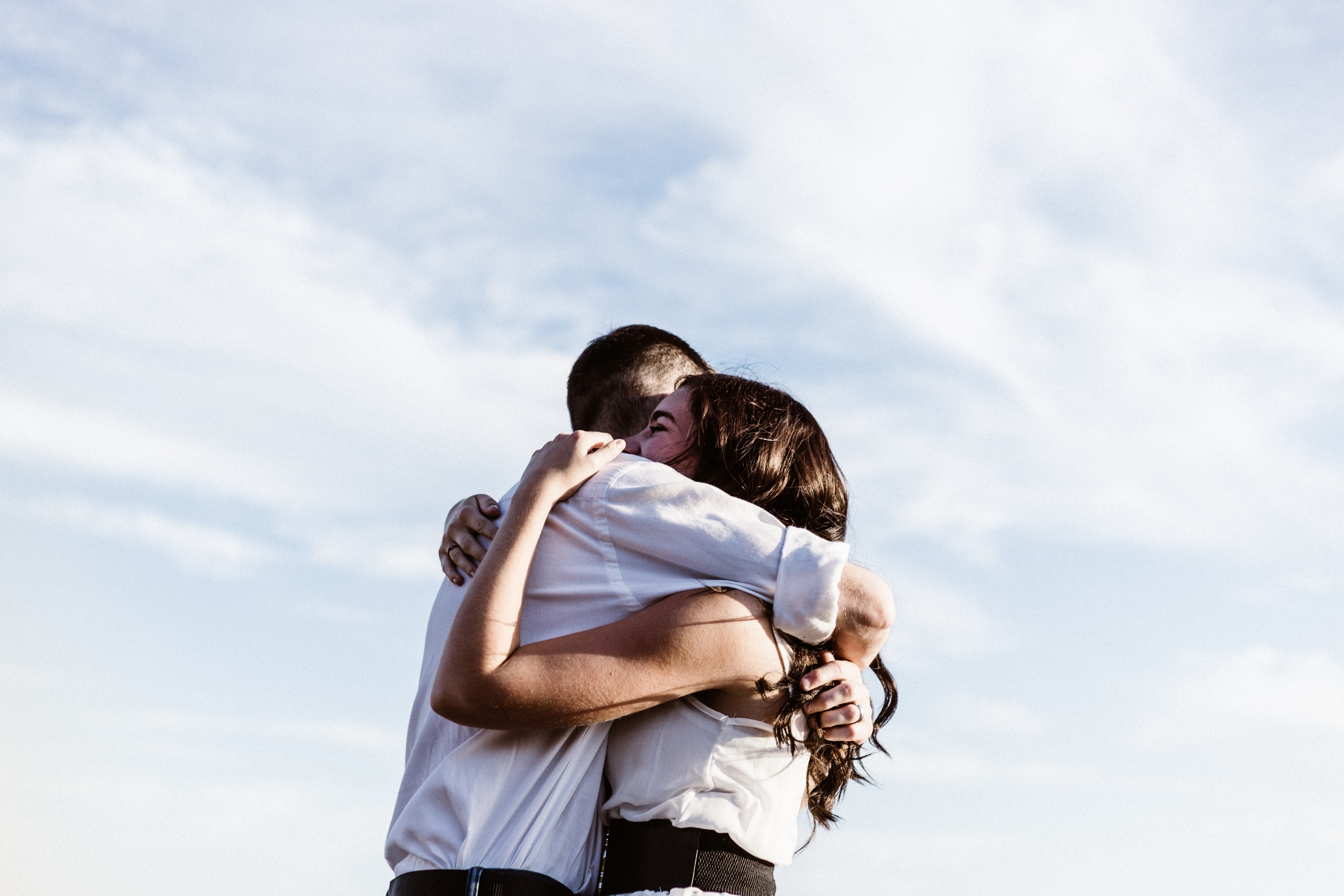 hugging friends couple and woman 4k, HD Wallpaper