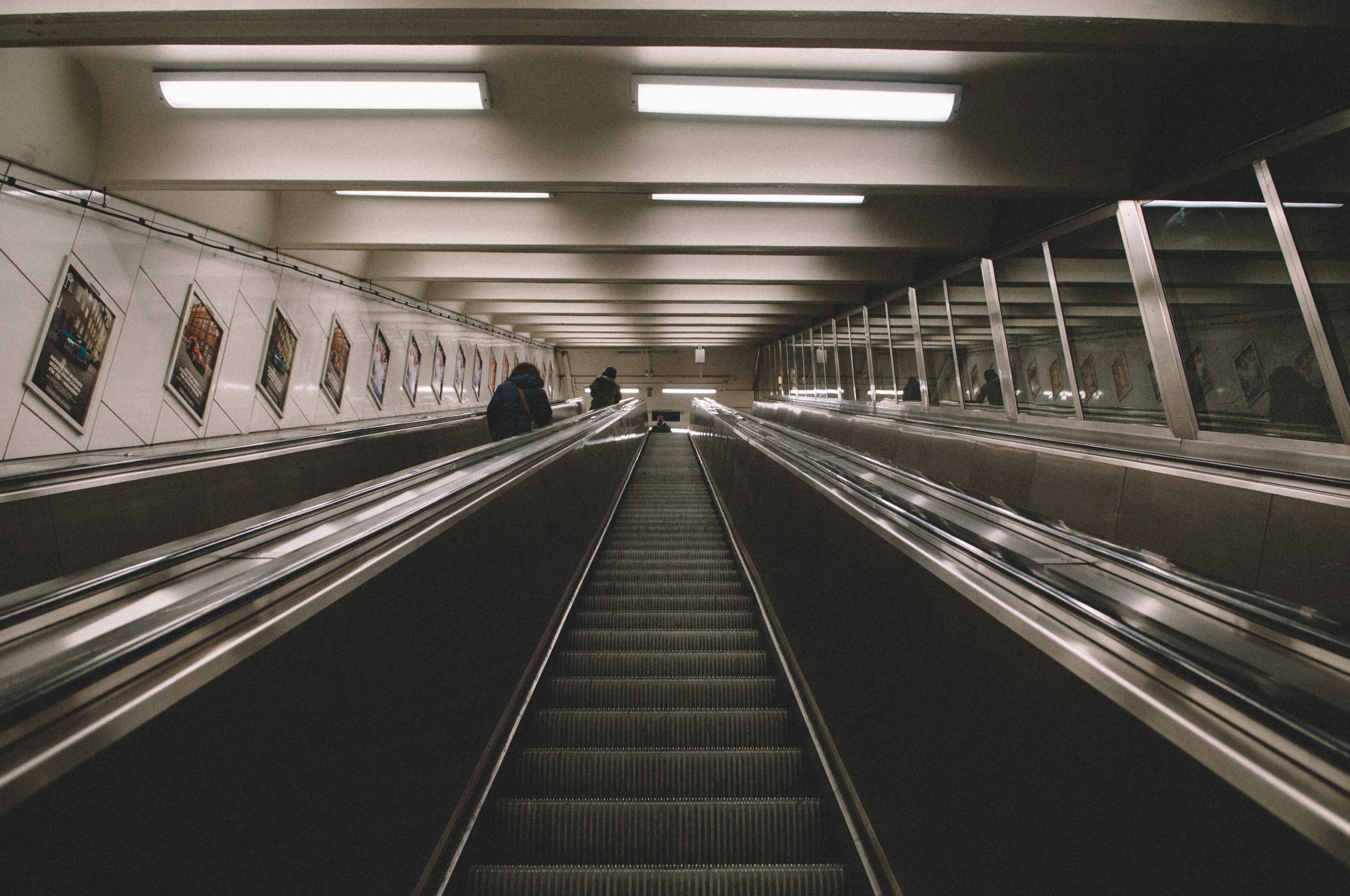 movie posters adorn the walls of the escalators in a subway station, _escalator lines 4k, HD Wallpaper