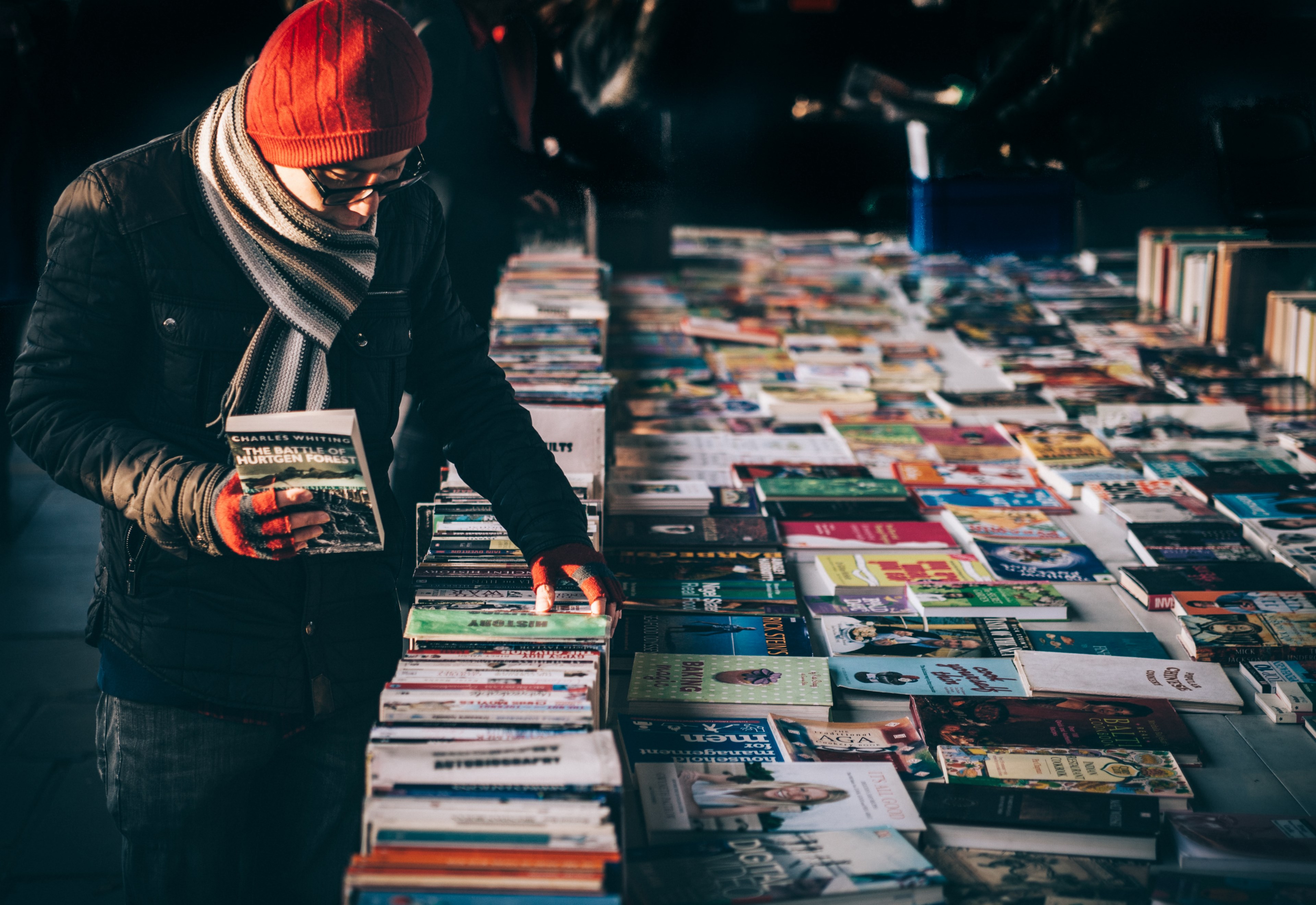 man peruses an outdoor book shop selection on a cold day downtown, guy at the market 4k, HD Wallpaper