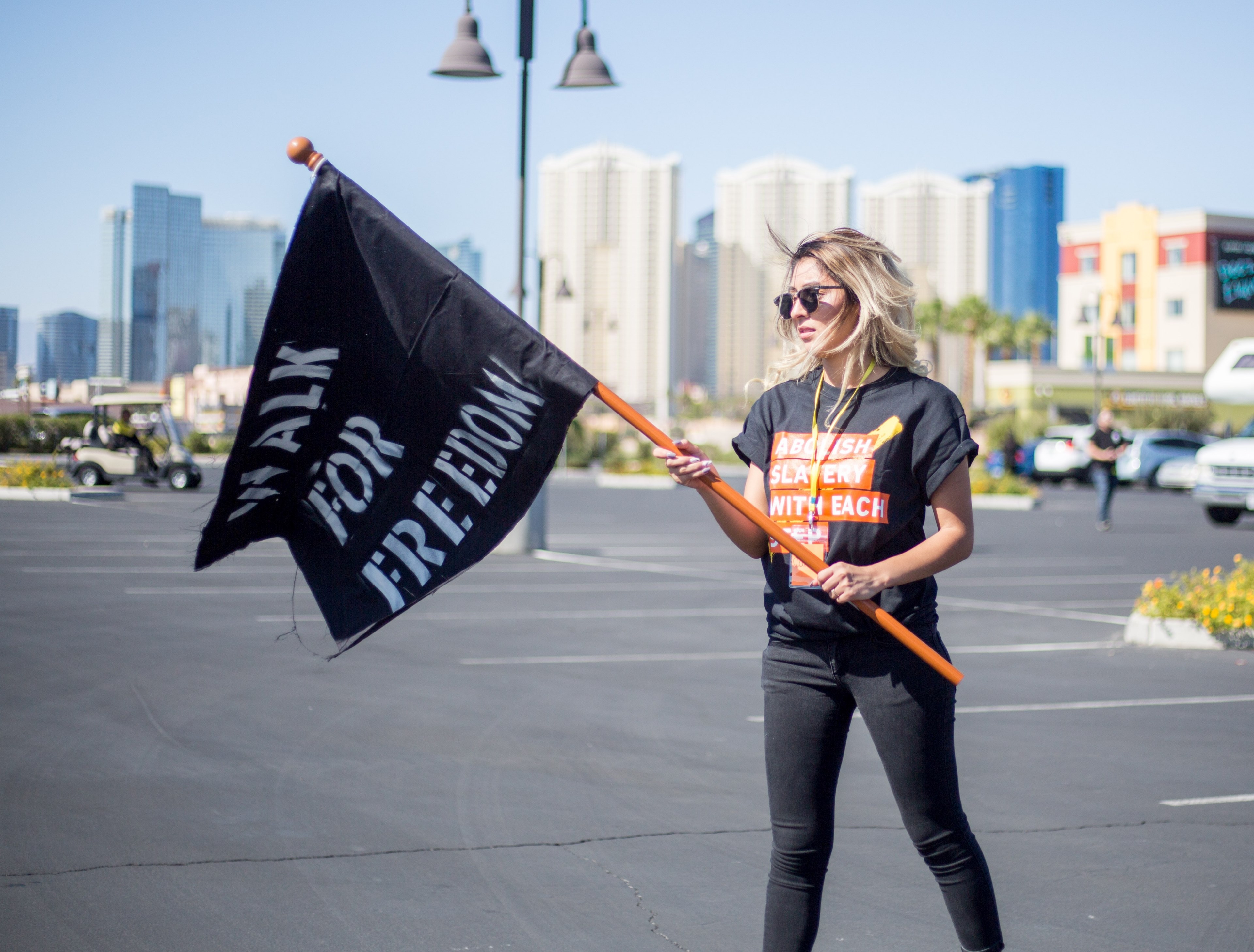 woman female demonstration and flag 4k, HD Wallpaper