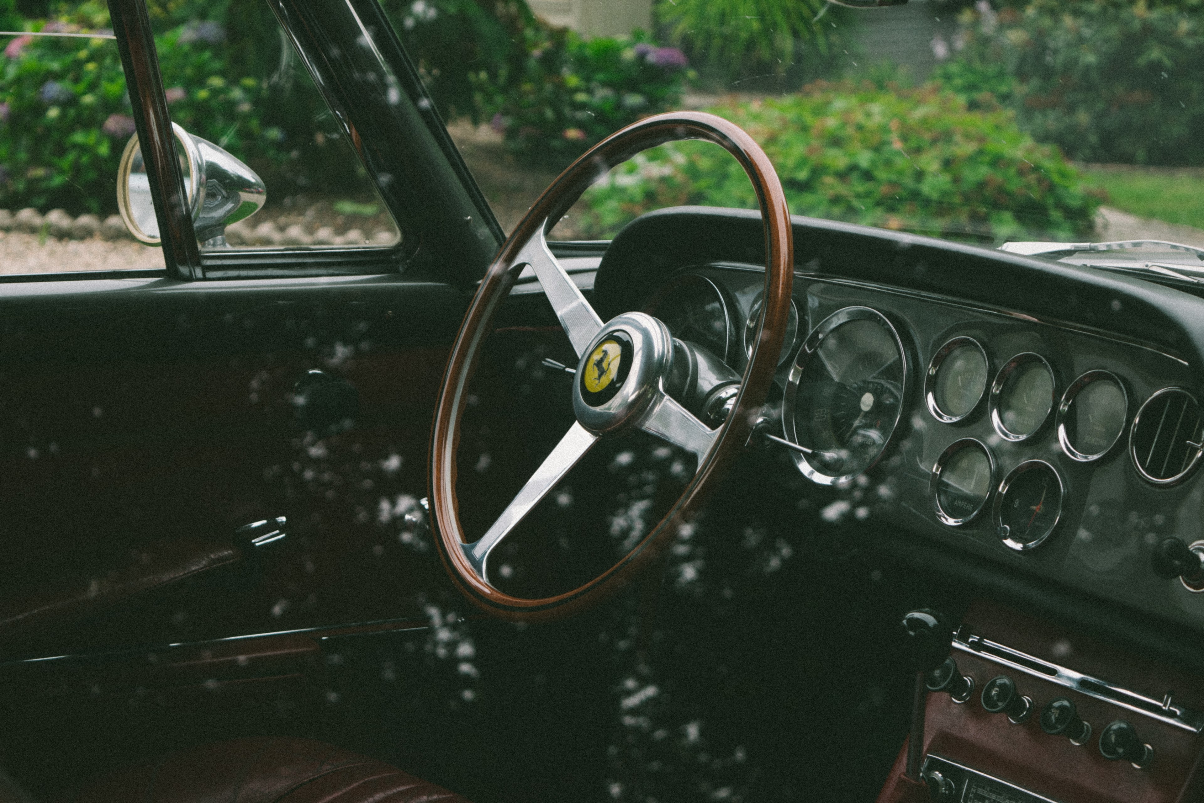 vintage steering wheel and dashboard in classic car with bushes in the background, old cars 4k, HD Wallpaper