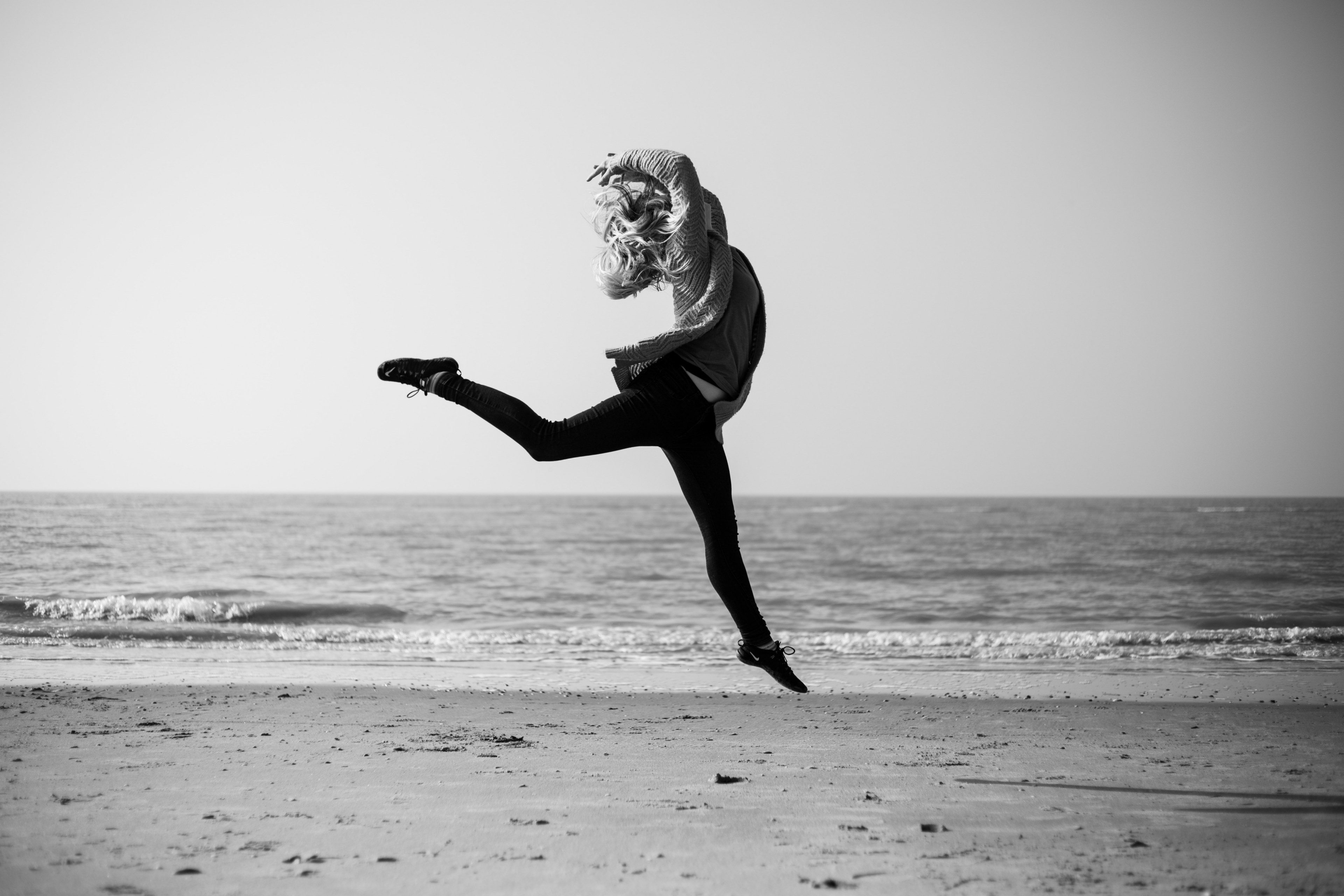 netherland beach dancer and north shore 4k, HD Wallpaper