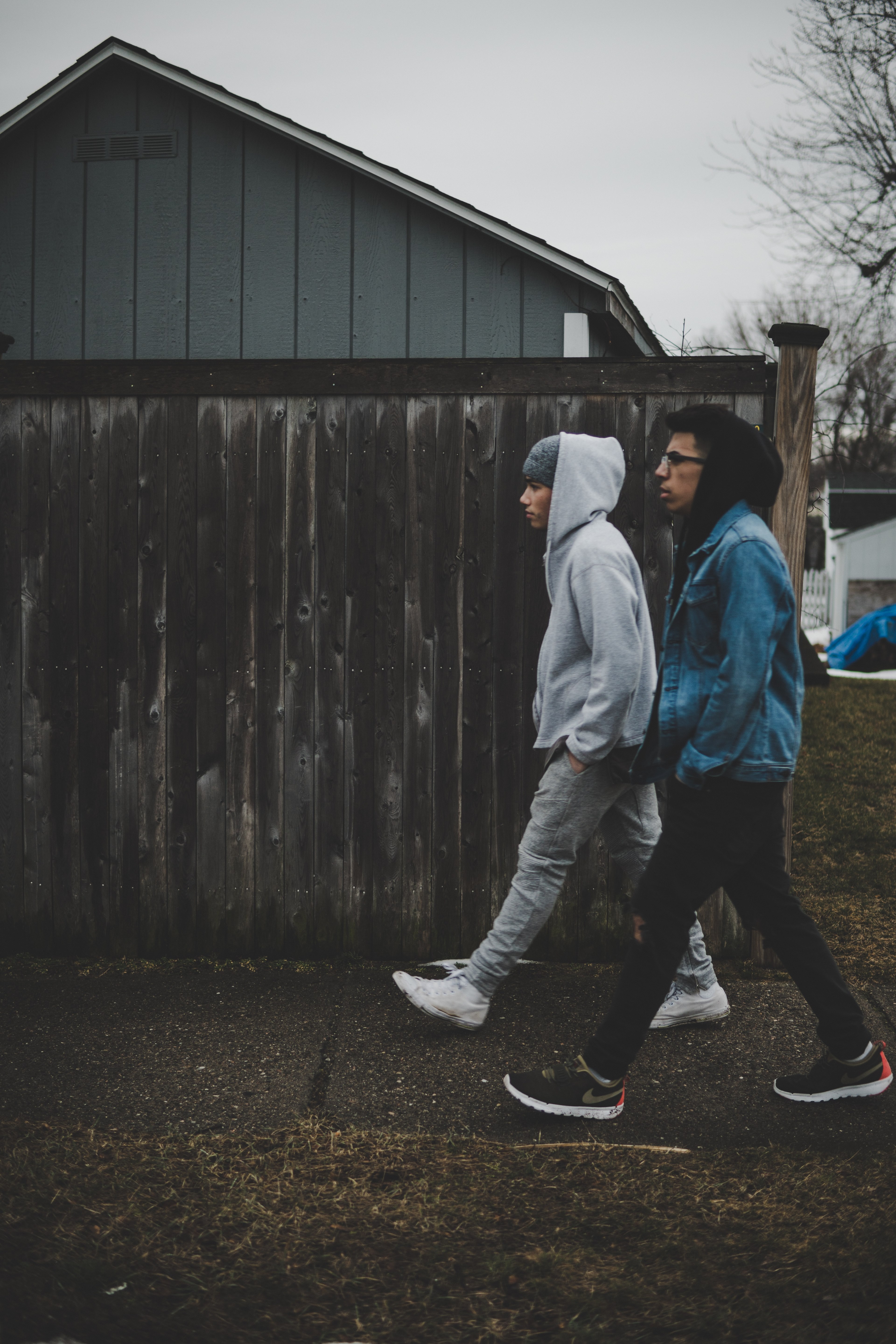 gloomy walks 4k, Phone HD Wallpaper