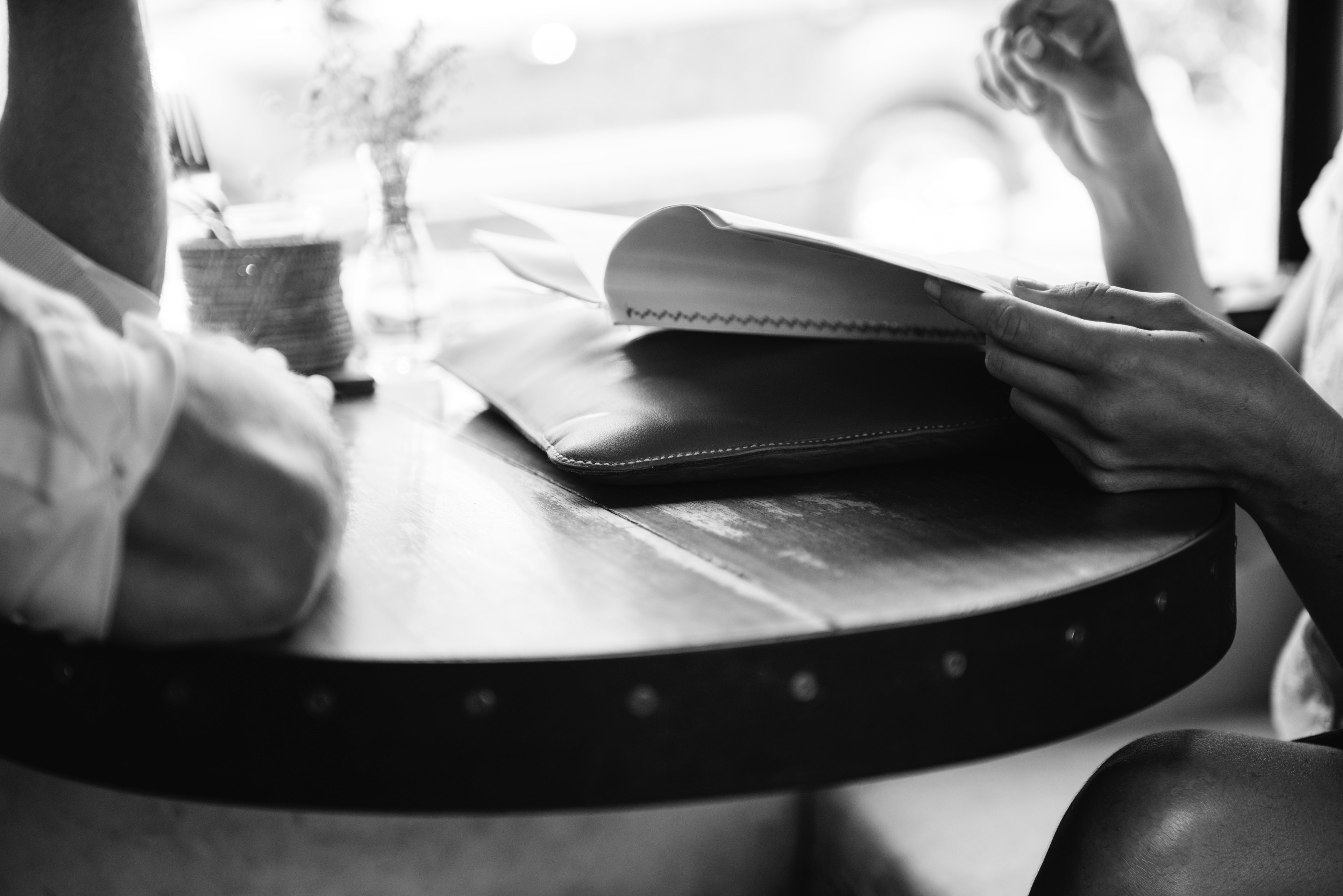 people sit at a cafe table reading and catching up, meeting at the cafe 4k, HD Wallpaper