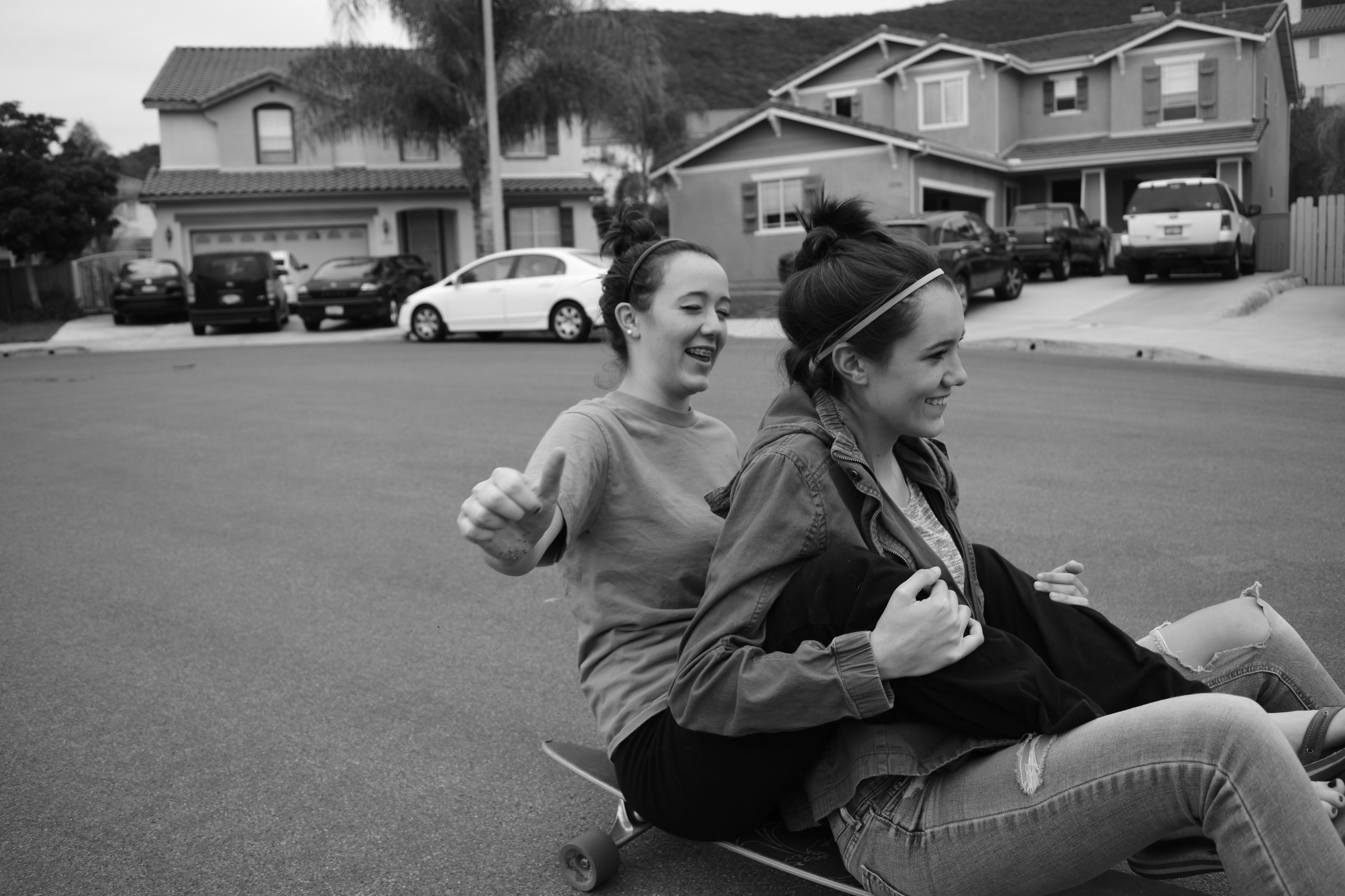 smile skateboard sister and family 4k, HD Wallpaper