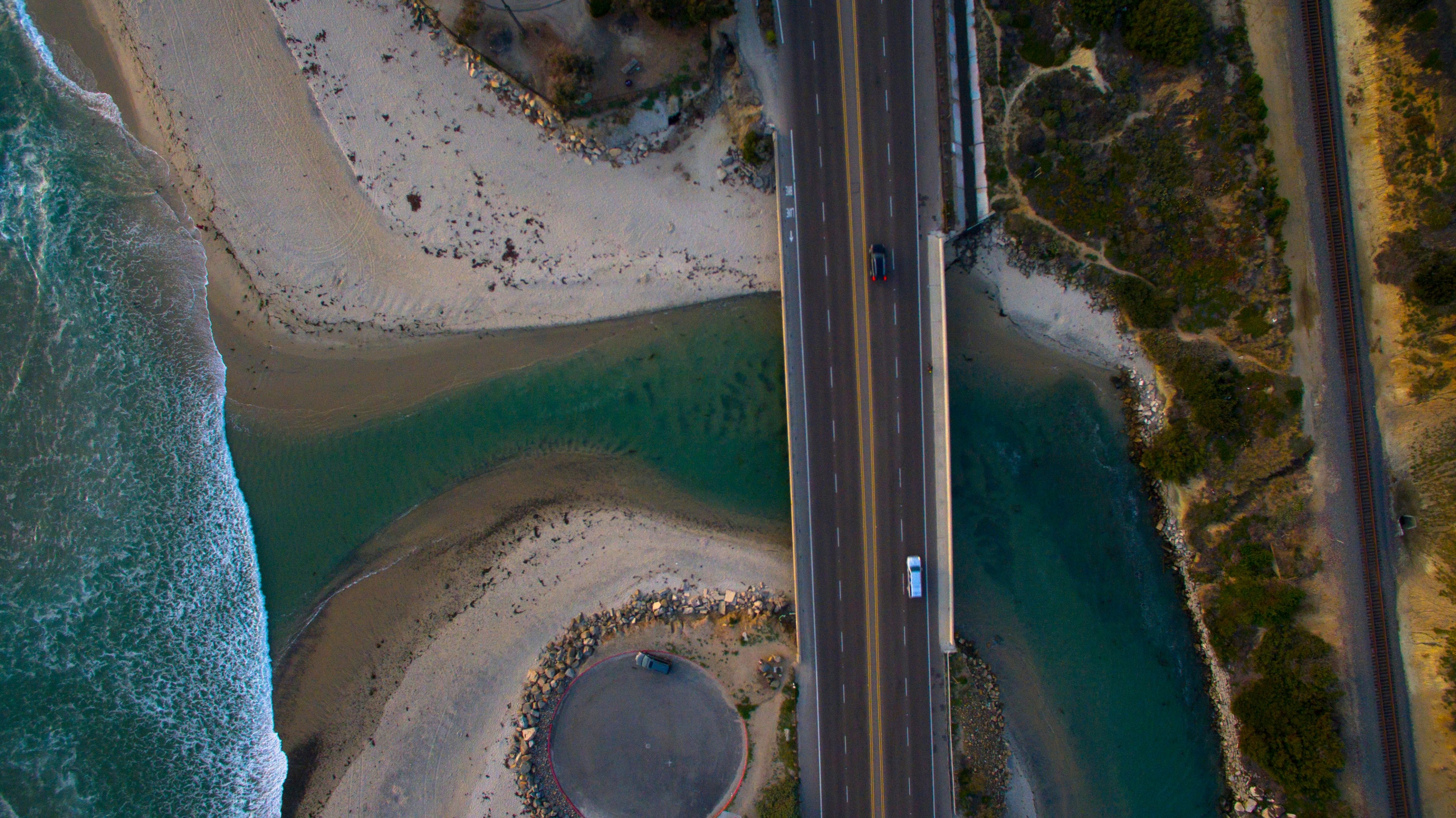 drone shot of highway bridge in cardiff suspended above water and sand, drone shot cardiff bridge 4k, HD Wallpaper