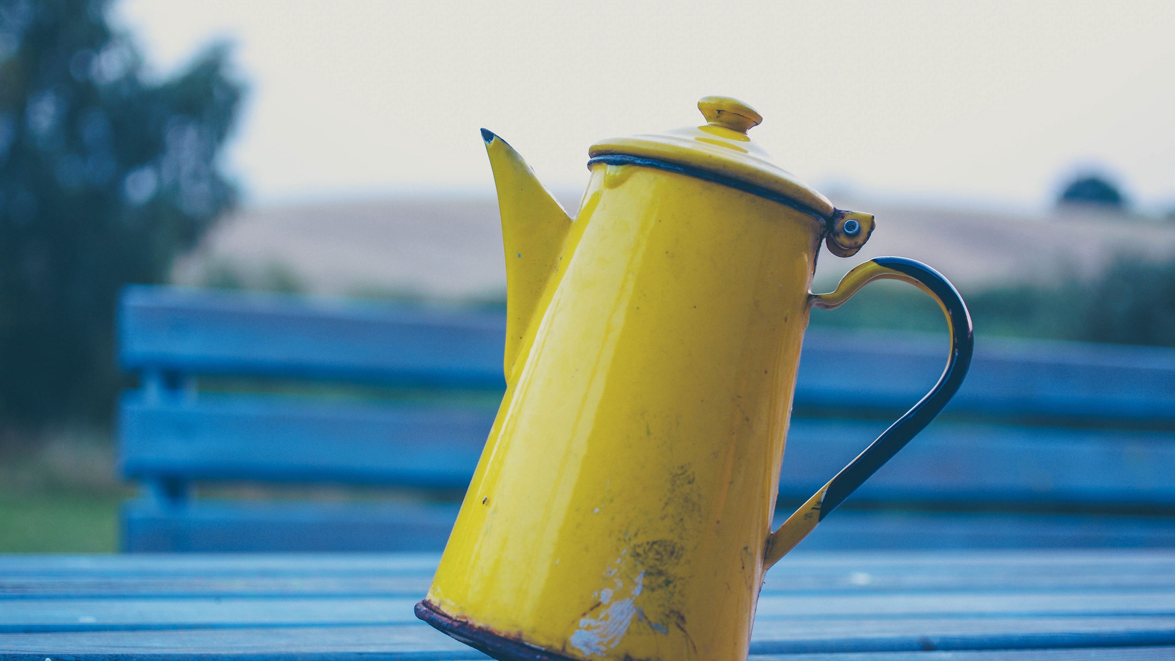 kettle, yellow, table, 4k, HD Wallpaper