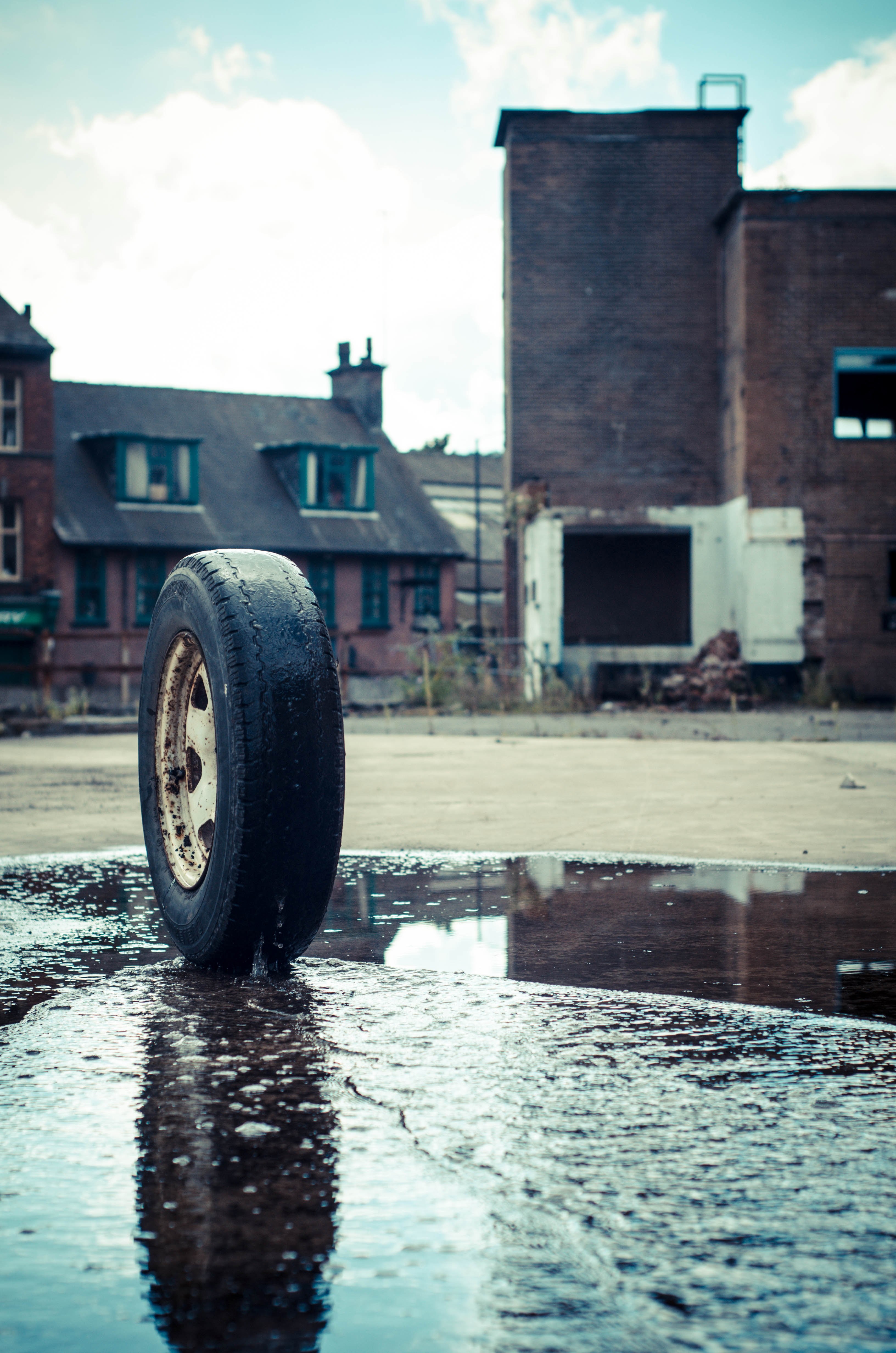rolling tyre 4k, Phone HD Wallpaper