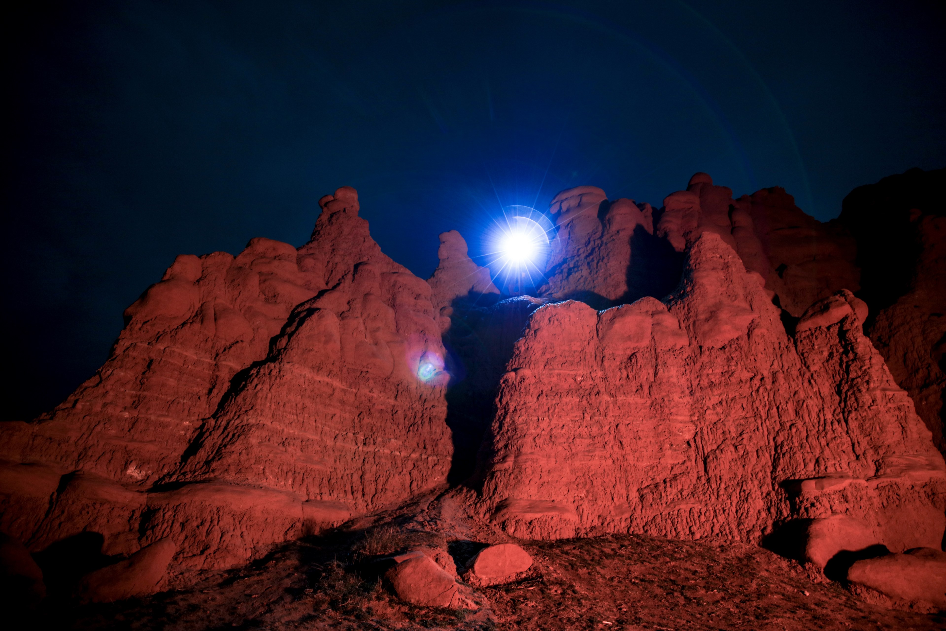 bright blue light shines over red rocks of goblin valley state park at night, patrick hendry 4k, HD Wallpaper