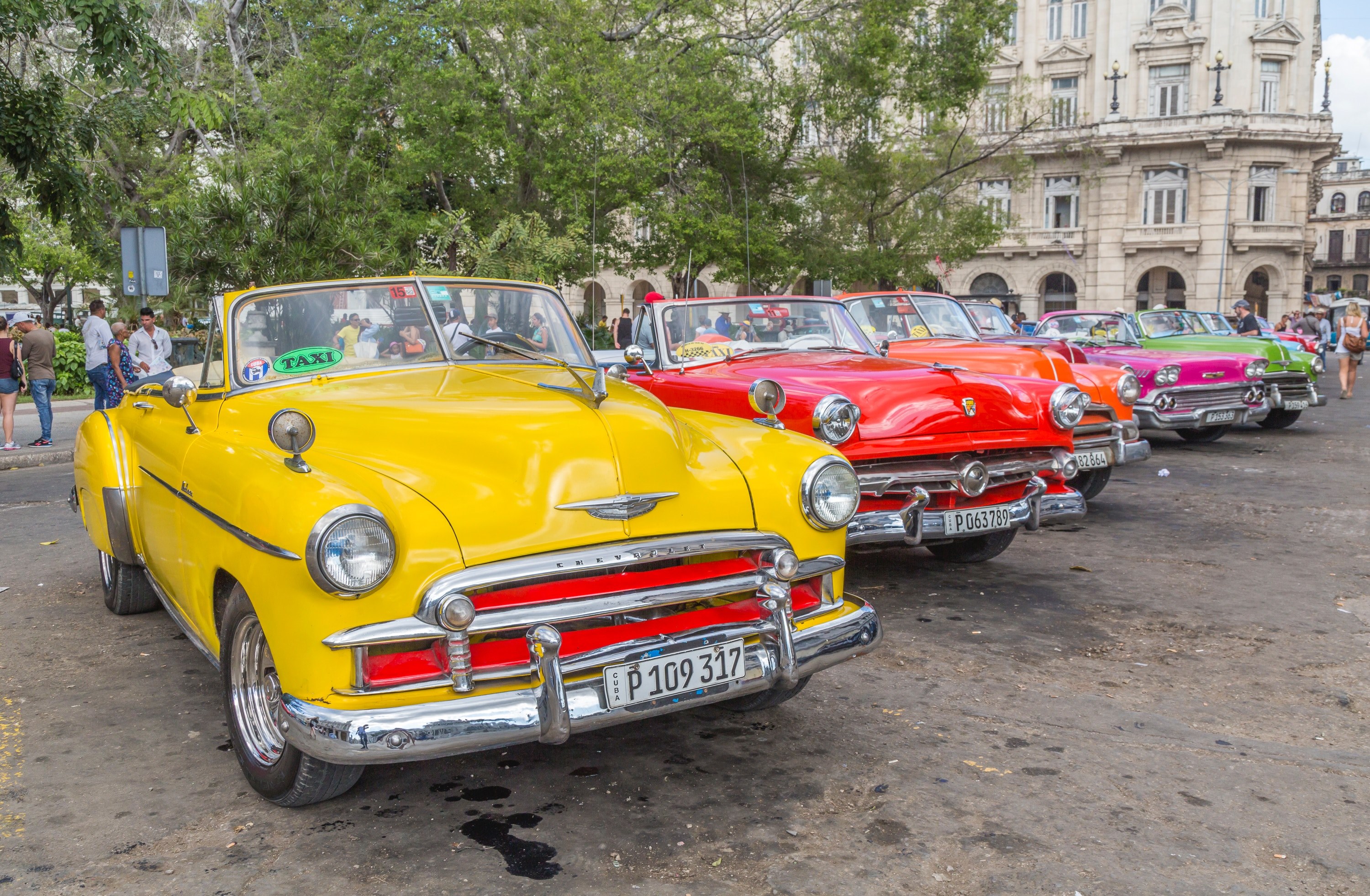 vintage cars taxis in old havana 4k, HD Wallpaper