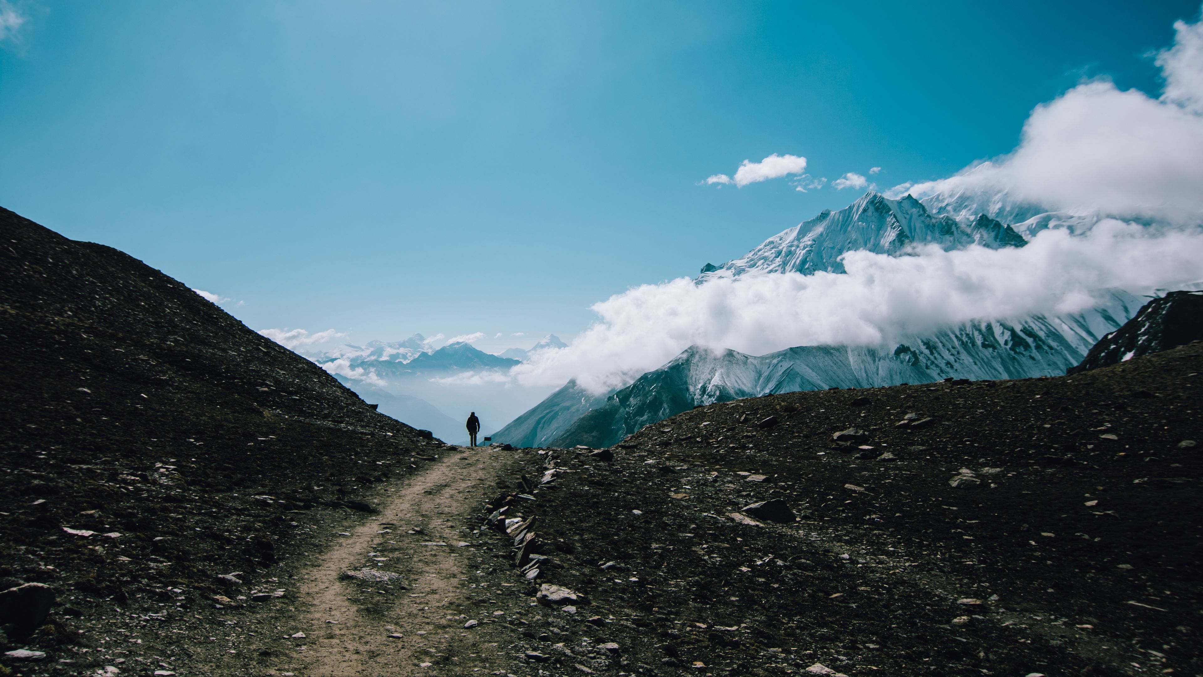 mountains, man, tourist, clouds, 4k, HD Wallpaper