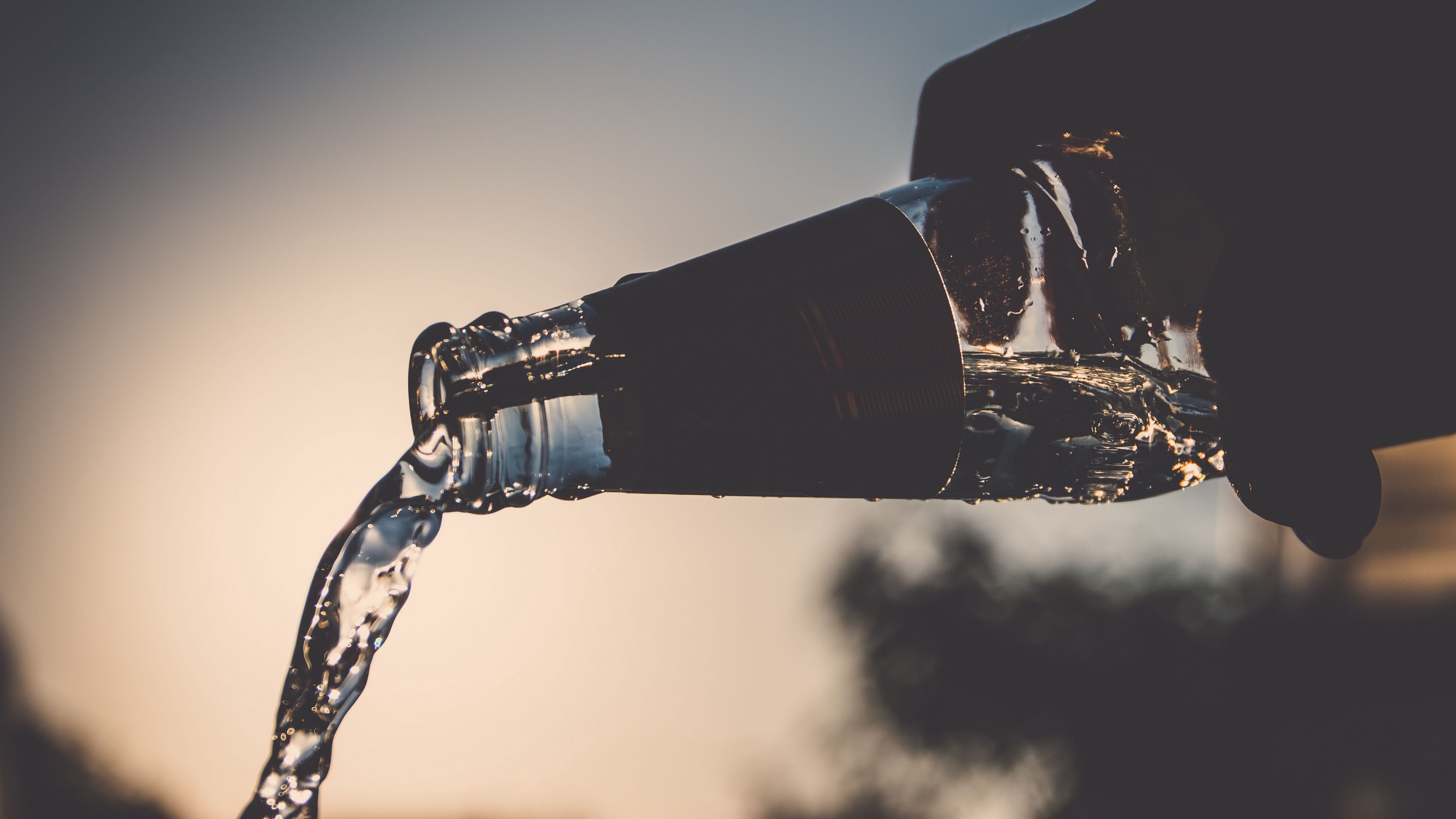 bottle, water, jet, 4k, HD Wallpaper