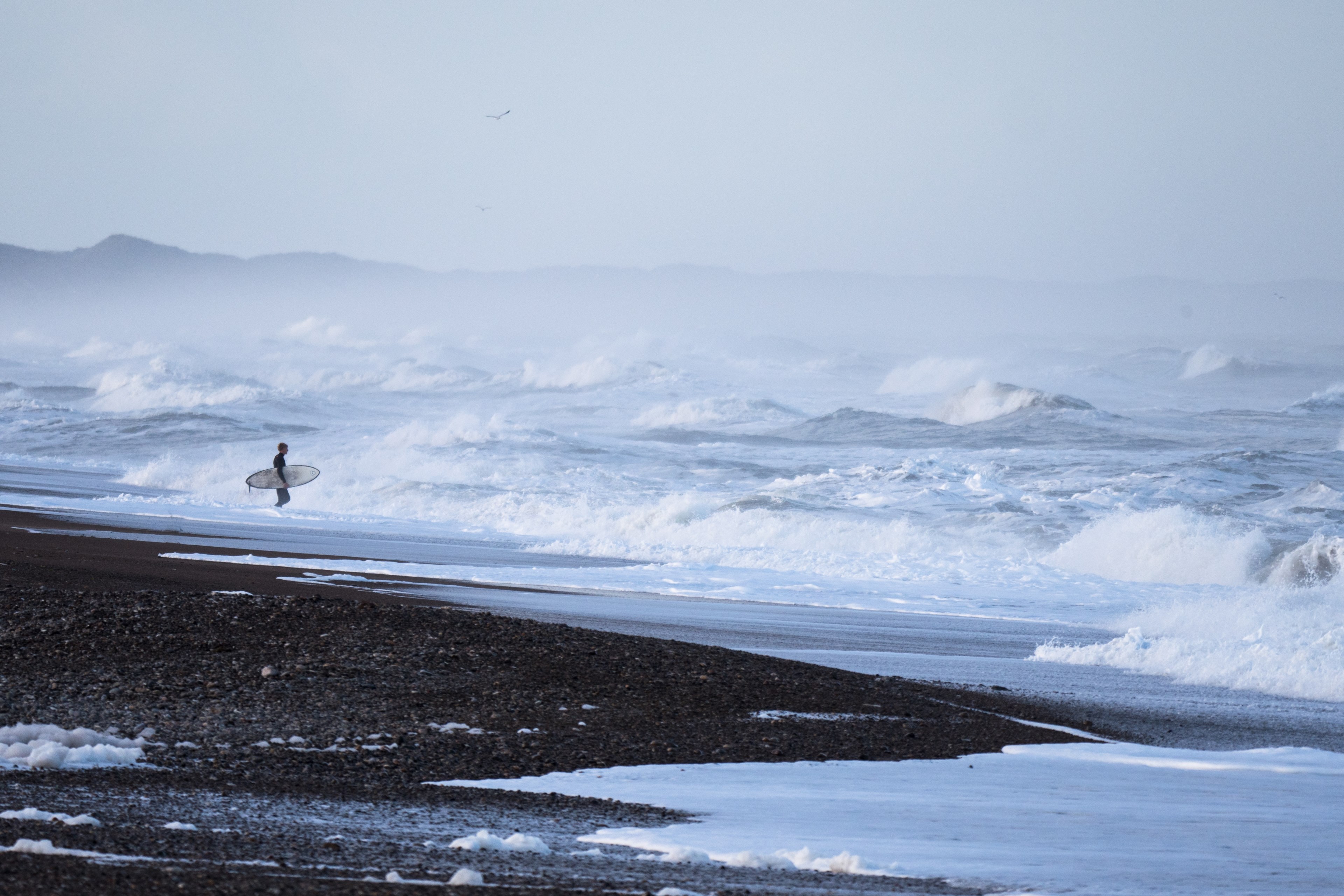 surfer with a surfboard entering a rough sea in klitmller, rocky beach surfing 4k, HD Wallpaper