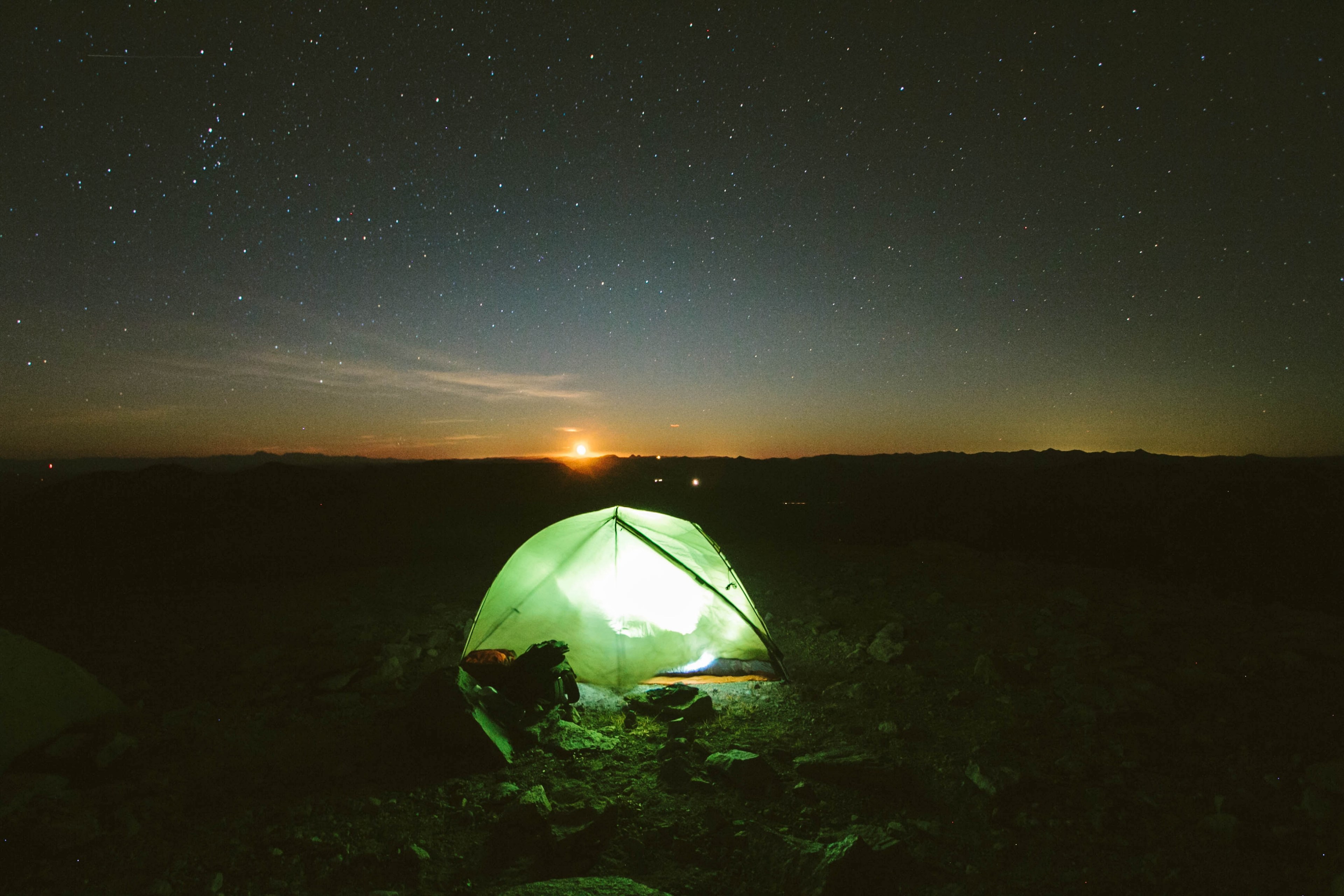 a lighted tent under the night sky with the sun on the horizon, _surprise in the sky 4k, HD Wallpaper